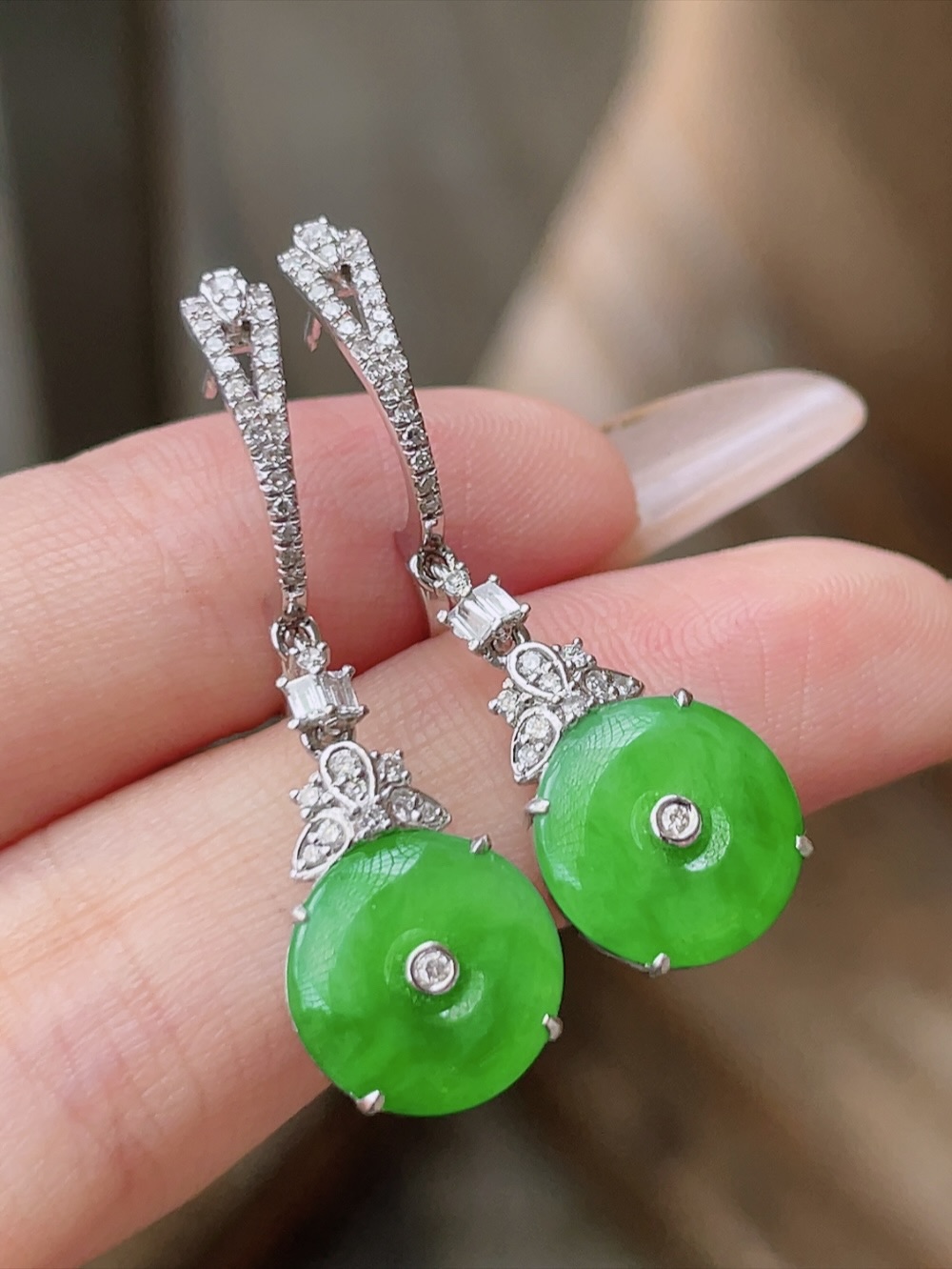 ️ 冰种阳绿平安扣耳坠 色泽鲜艳，种老水润，18k金镶嵌 整体：35/11/5 ss50182a