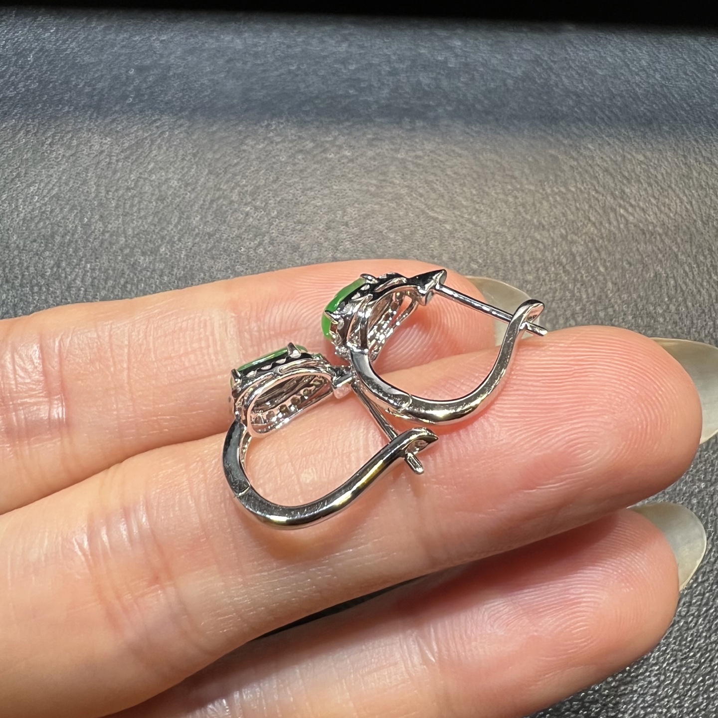 ️18k金钻石镶嵌冰种起光阳绿翡翠豆子耳包福豆耳环耳钉精品天然缅甸A货，6.4-3.9-8.6-5.3-4.7