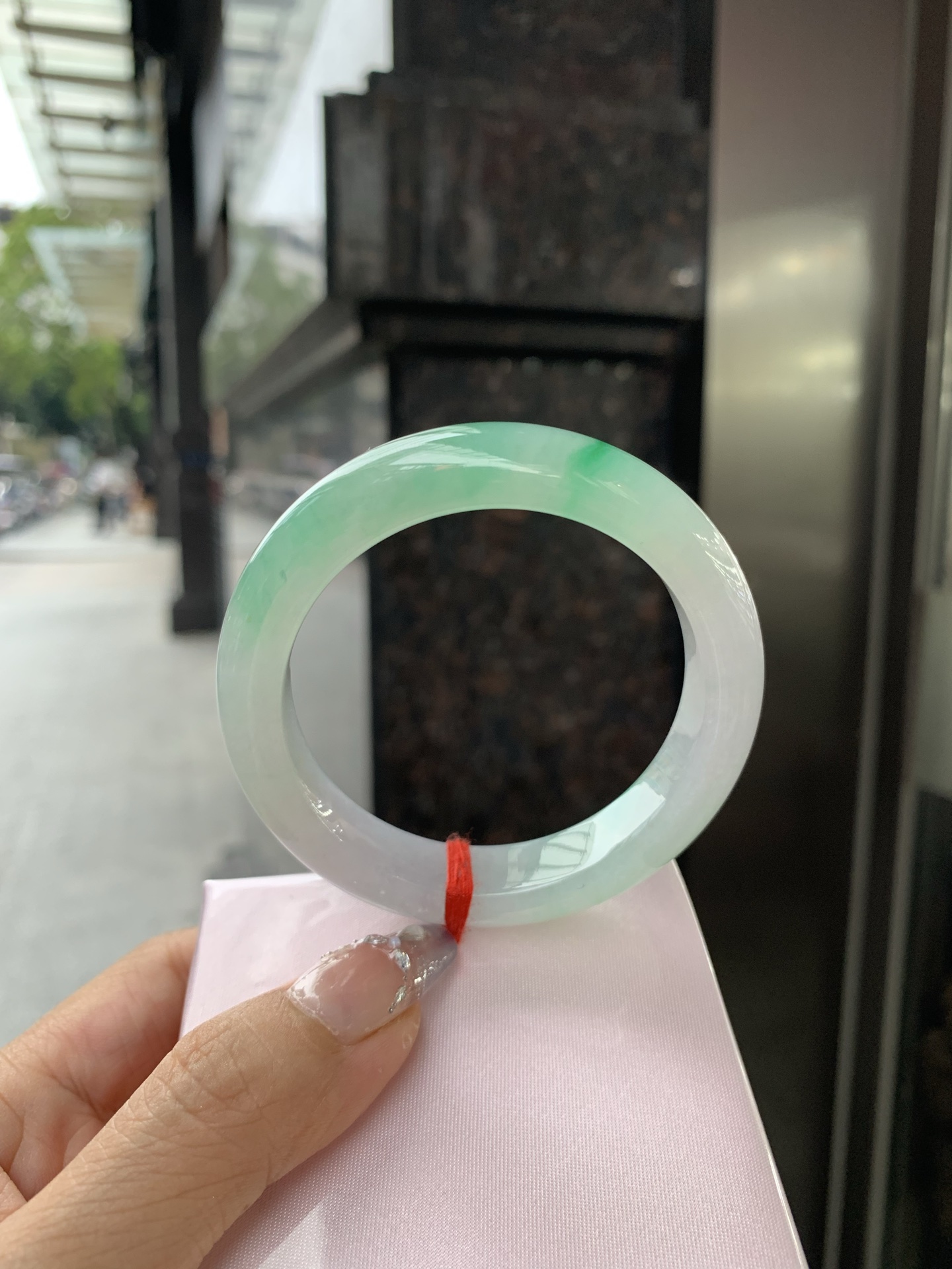 冰飘阳绿正圈53.5/12.1/8.80417-N461打灯细纹。底妆冰润清透，飘金丝阳绿花，鲜艳得像新冒头的嫩芽，灵动清新，即柔和又充满生机。