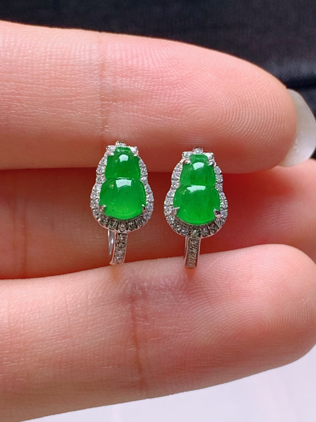 ️ 冰阳绿葫芦耳扣，无裂色阳，裸石7.5-4.9-2.3，ss