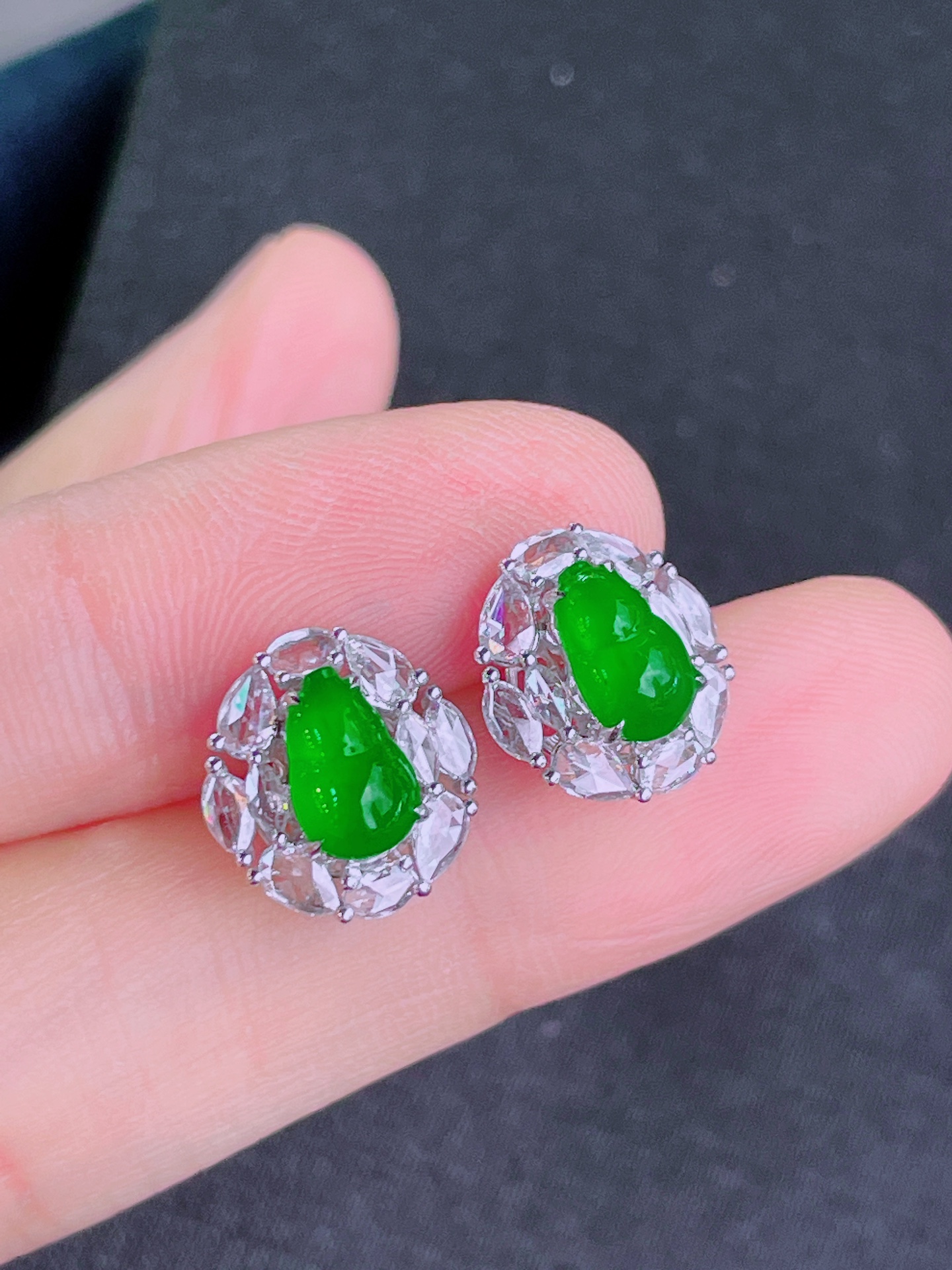 ️超值，高冰绿葫芦耳钉 晶莹剔透，新颖时尚，无裂，8-5.5-3