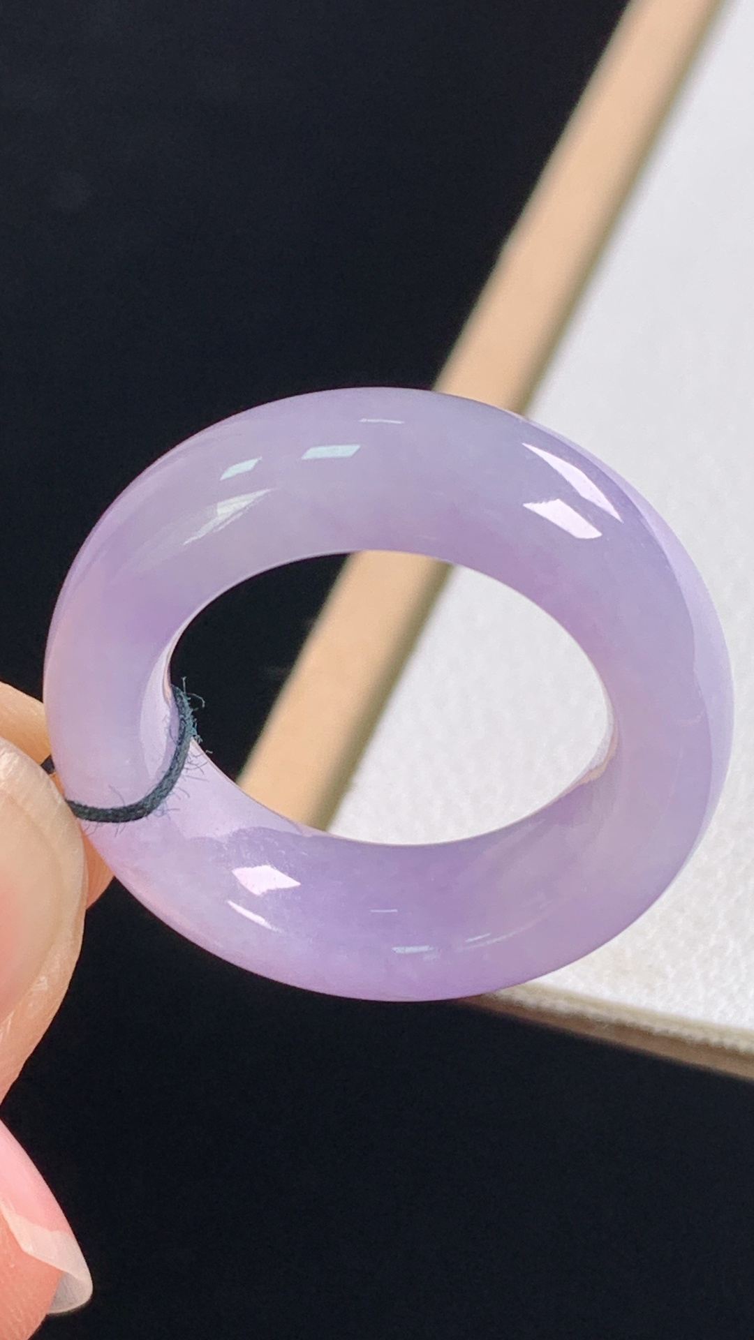 ️冰紫指环，紫色浓郁，胶感荧光，无裂，尺寸:圈口12/16.3-7.2-4.4mm