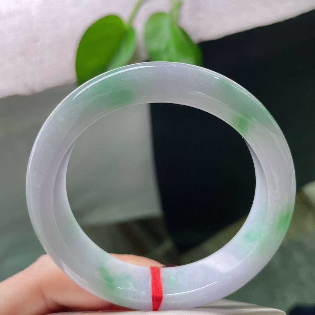 55.4/14/8.9，春带彩正圈，紫为云霞，绿为远岫，是玉中难得一见的“泼彩”意境。无裂，ss50