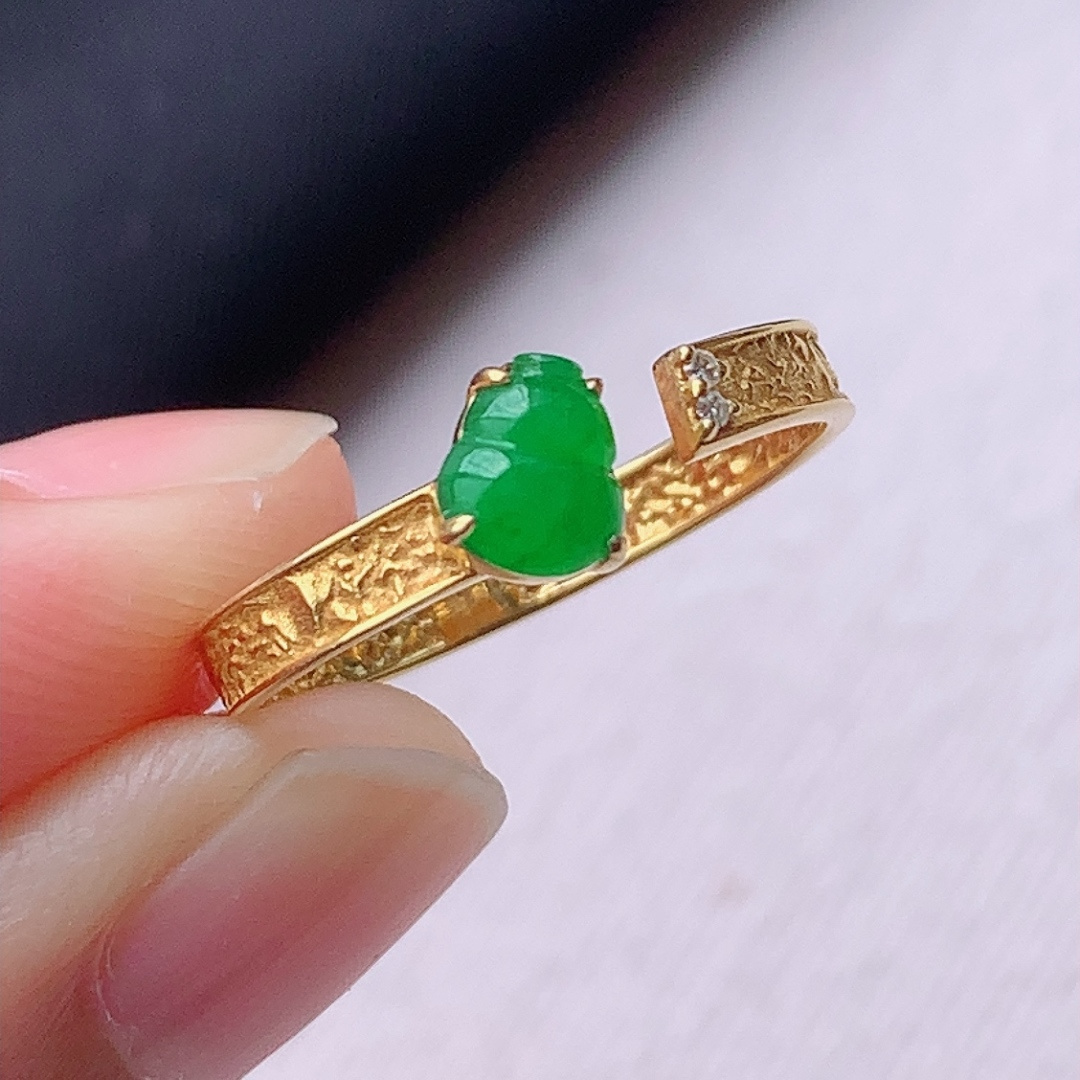 ️️冰阳绿葫芦女戒，种老色阳，无裂底子细腻，佩戴优雅大方，5.5-4.6-3.8