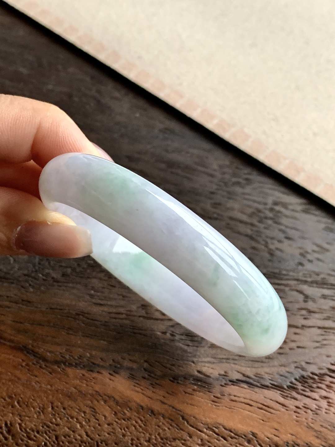 ️贵妃，55.3-47.8-12.4-6.9，冰白飘花，种老细腻，缅甸A货翡翠，无裂，44.6克