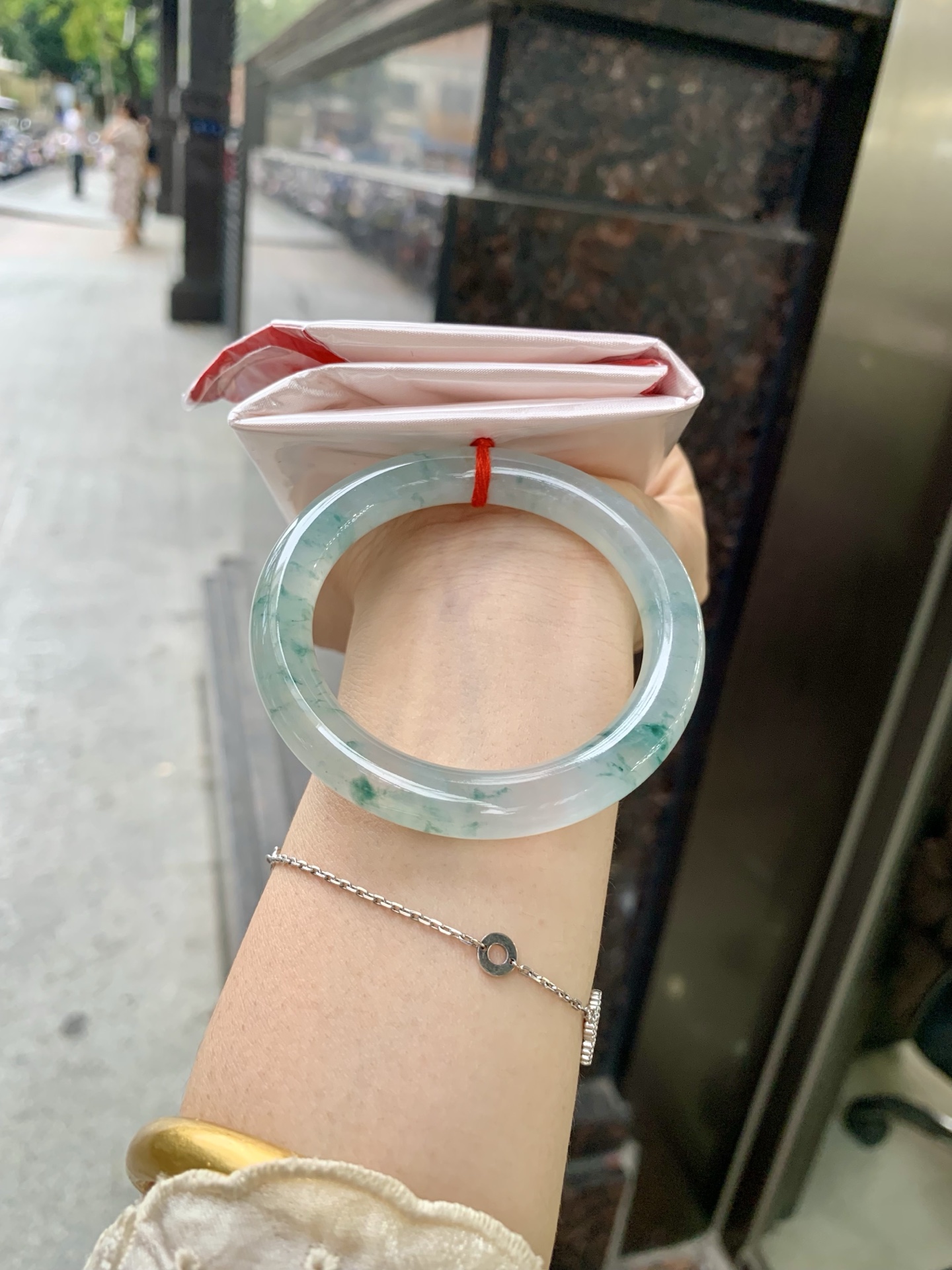 冰飘花圆条，50.5/8.9/9，0417-N465，打灯细纹，不影响，底妆冰透，胶润细腻，蓝花灵动飘逸，勾勒出一幅唯美诗意的山水意境画，古典优雅又秀气，有纹