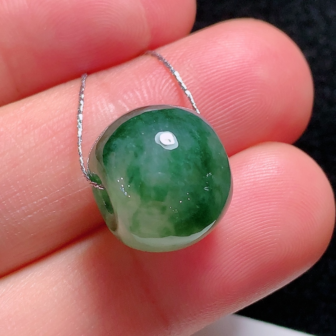 ️冰种飘花圆珠，种老水头好，又冰又润，饱满无裂，尺寸：11.8/14.2mm