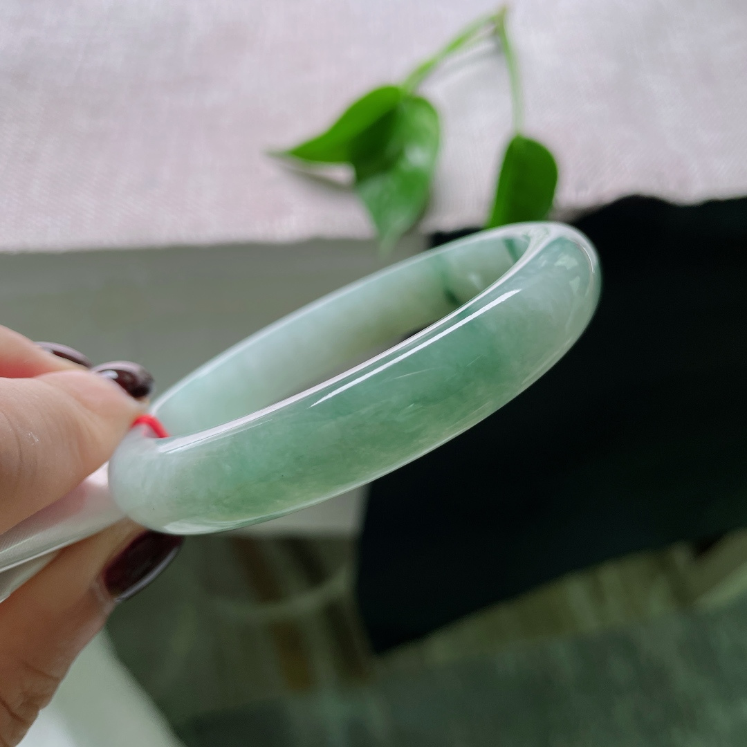 59.7/12.1/7.7，冰油正圈，种老，莹润细腻，佩戴沉稳内敛，无裂，ss49270a