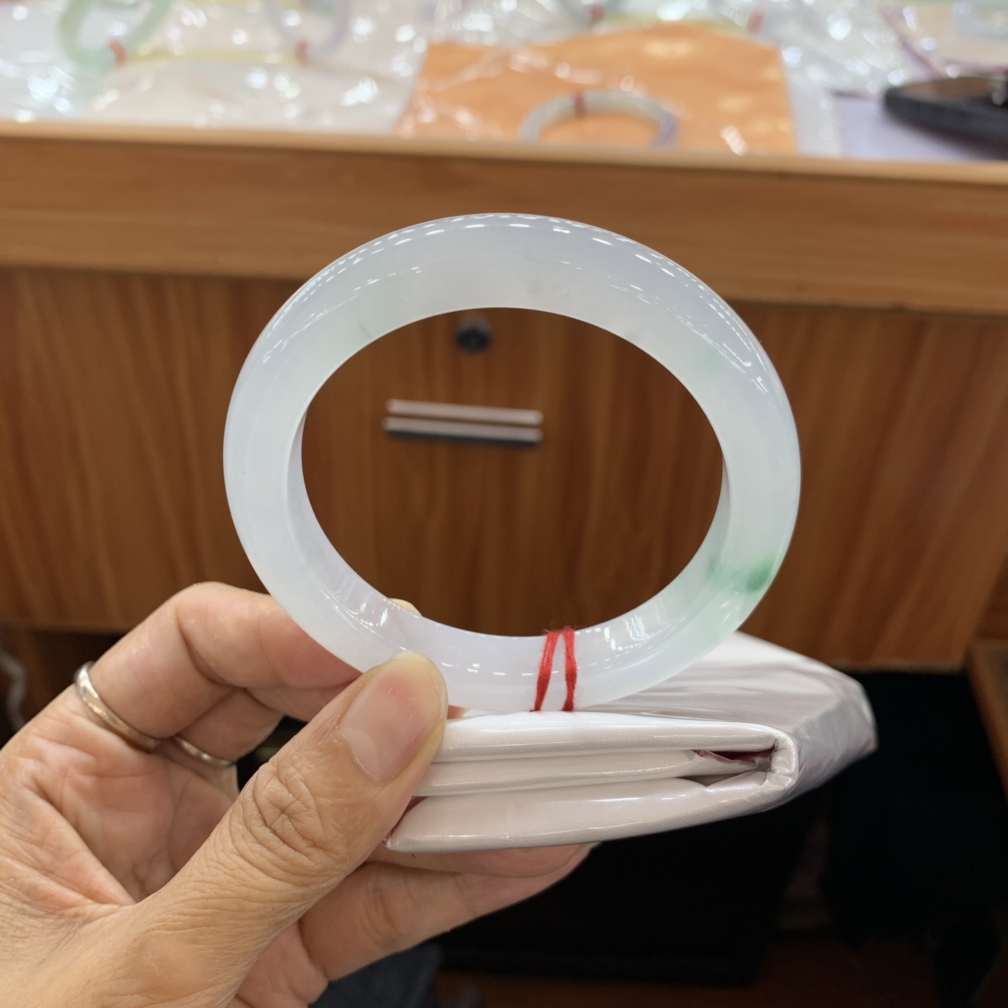 041641XY冰飘花正圈大圈口翡翠手镯59.2-10.5-9.5，无裂