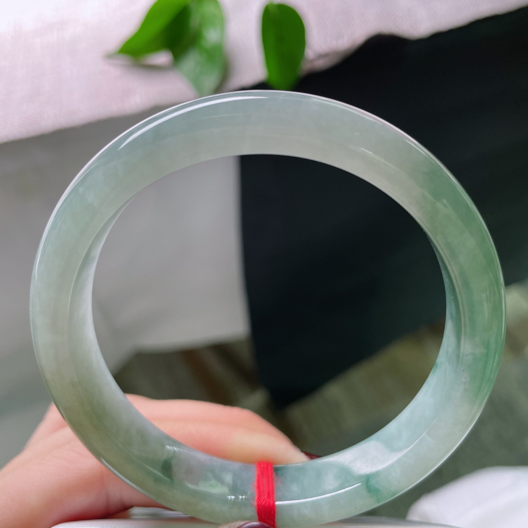 59.7/12.1/7.7，冰油正圈，种老，莹润细腻，佩戴沉稳内敛，无裂，ss49270a