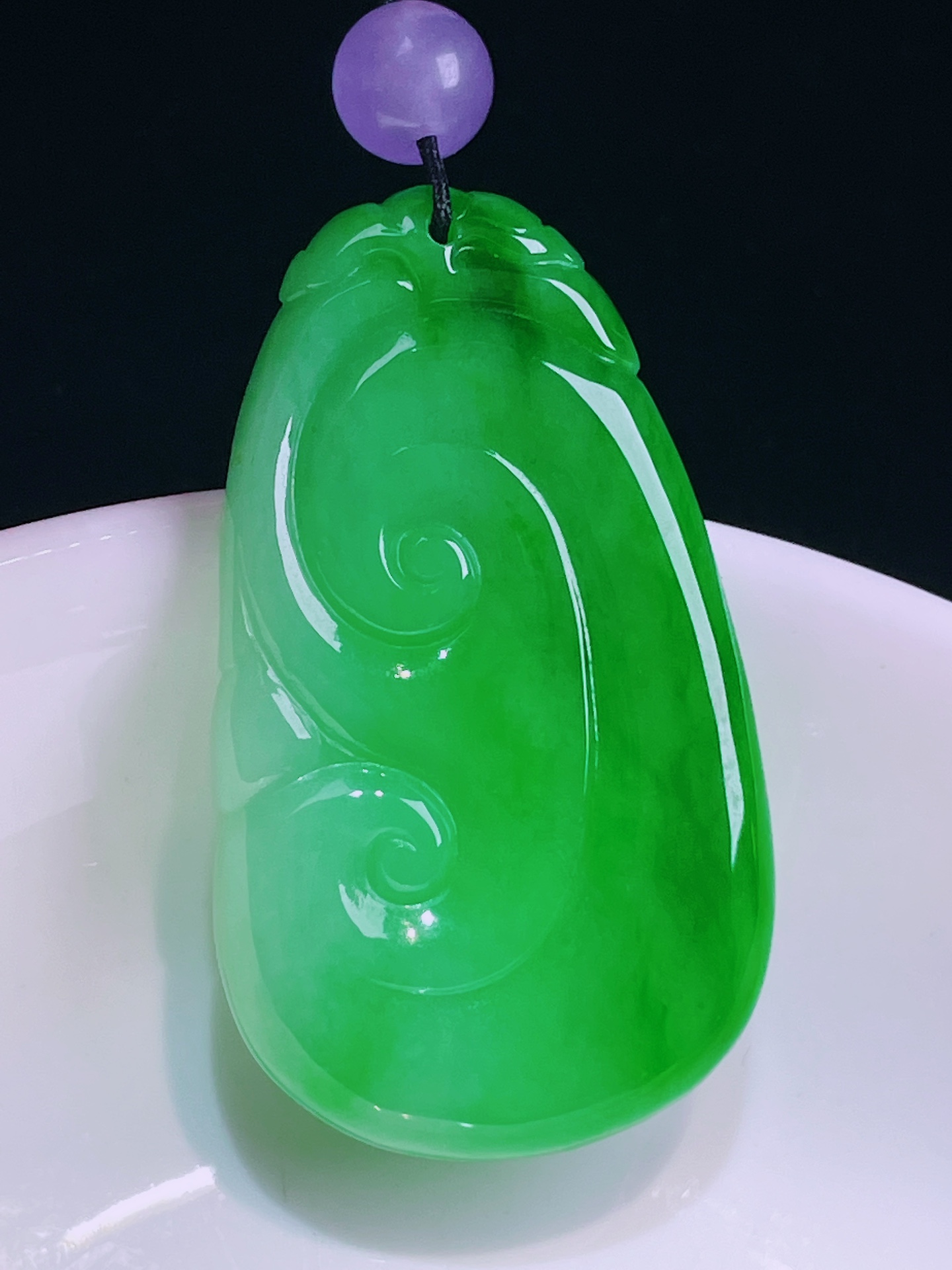 ️辣绿如意，老种起光，细底通透，尺寸：38.5/22.7/4.7mm0417