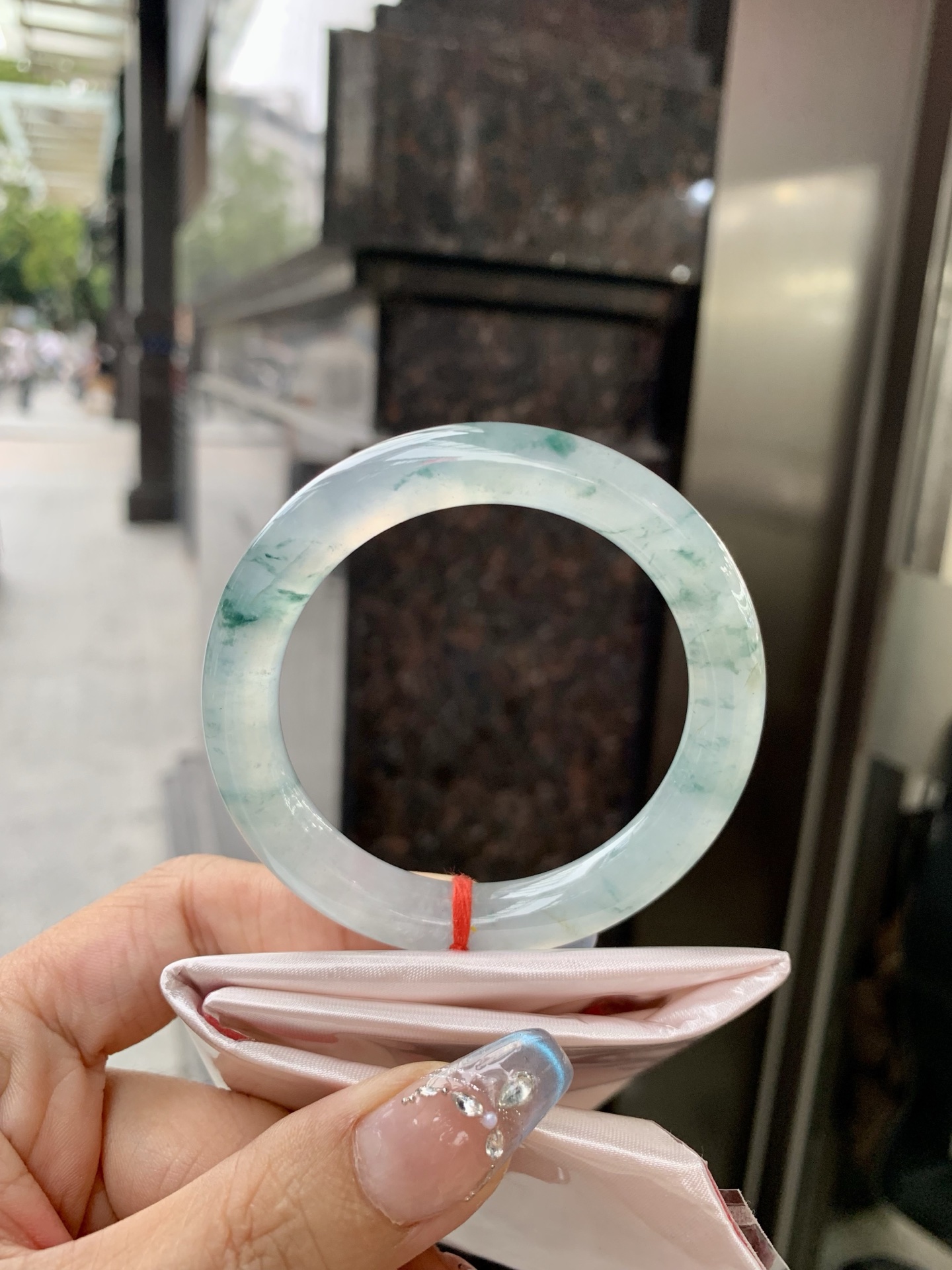 冰飘花圆条，50.5/8.9/9，0417-N465，打灯细纹，不影响，底妆冰透，胶润细腻，蓝花灵动