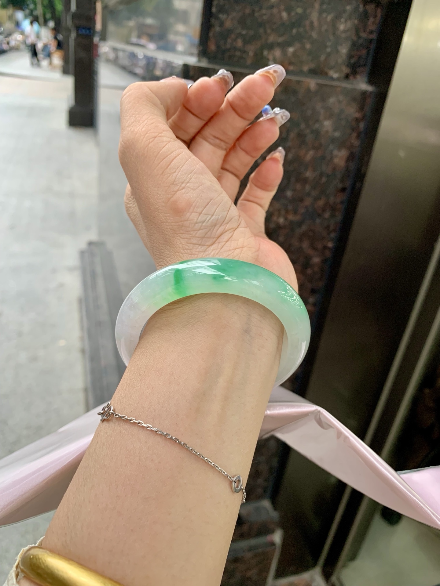 冰飘阳绿正圈53.5/12.1/8.80417-N461打灯细纹。底妆冰润清透，飘金丝阳绿花，鲜艳得像新冒头的嫩芽，灵动清新，即柔和又充满生机。