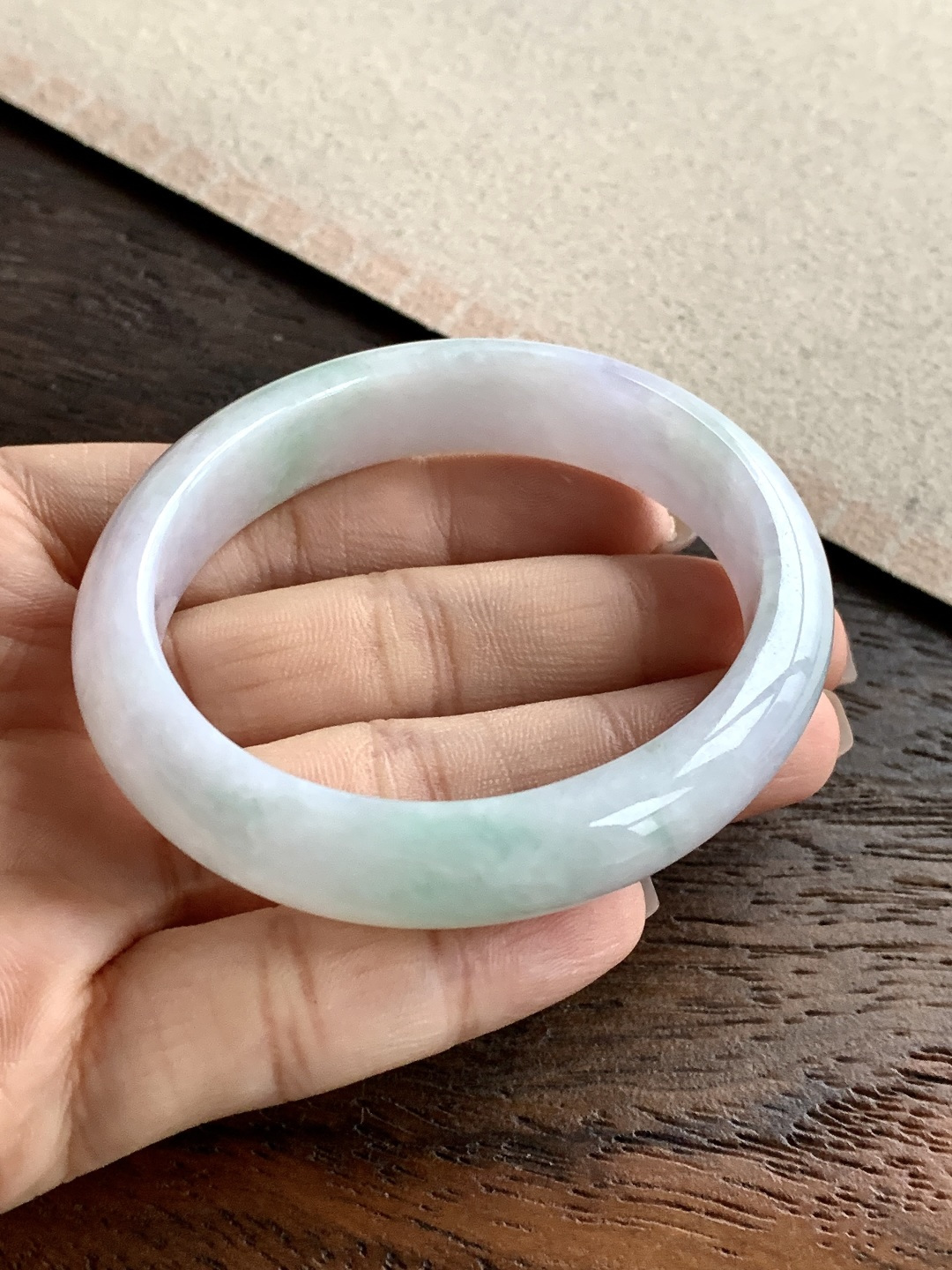 ️贵妃，55.3-47.8-12.4-6.9，冰白飘花，种老细腻，缅甸A货翡翠，无裂，44.6克