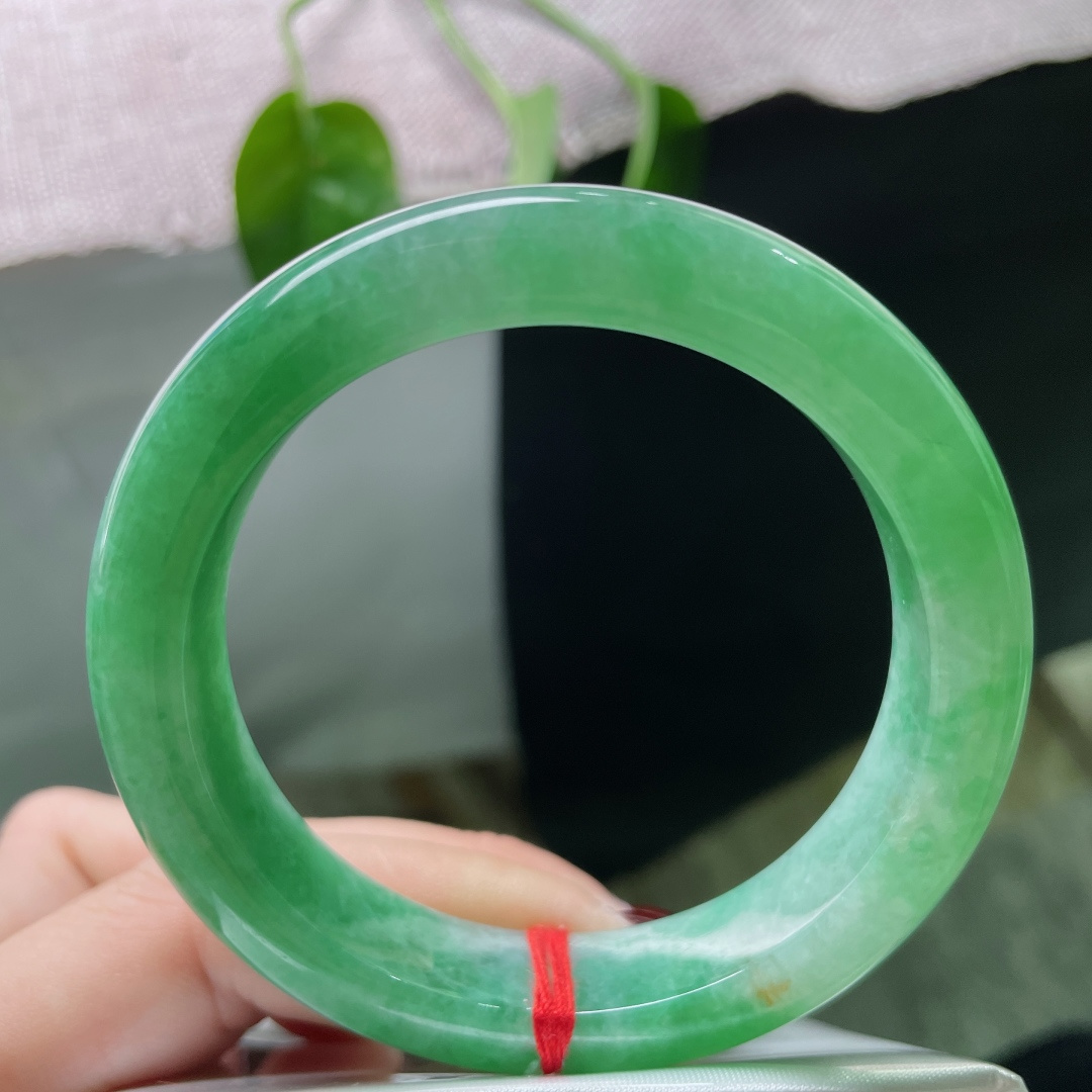 54.5/8.7绿底正圈，如青山含黛，叠翠连绵，水润，种老，有纹，ss50684a