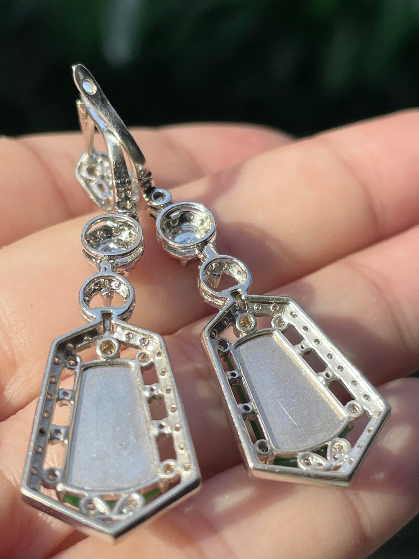 ️，高冰阳绿，耳环，大件饱满，通透水润，玉质细腻，翠色鲜艳，18k金奢华钻石镶嵌，12.2-8.0-2.5