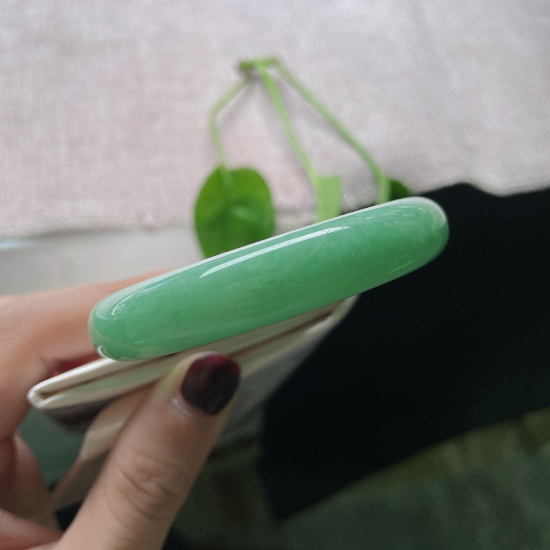 51.7/11.9/8.2，苹果绿正圈，翠色伊人，碧波荡漾，举手投足尽显贵气，晶体，无裂，ss50805a