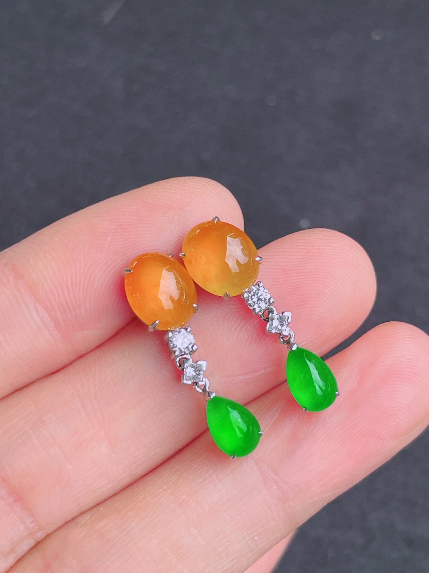 ️高冰绿黄翡蛋面耳钉 晶莹剔透，新颖时尚，无裂，9-8-3