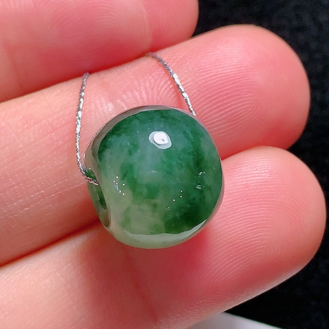 ️冰种飘花圆珠，种老水头好，又冰又润，饱满无裂，尺寸：11.8/14.2mm