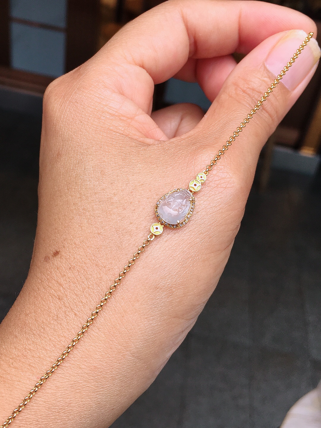 冰种貔貅手链，玉质细腻，荧光感超
强，饱满圆润，尽显优雅气质，18k
金豪华镶嵌