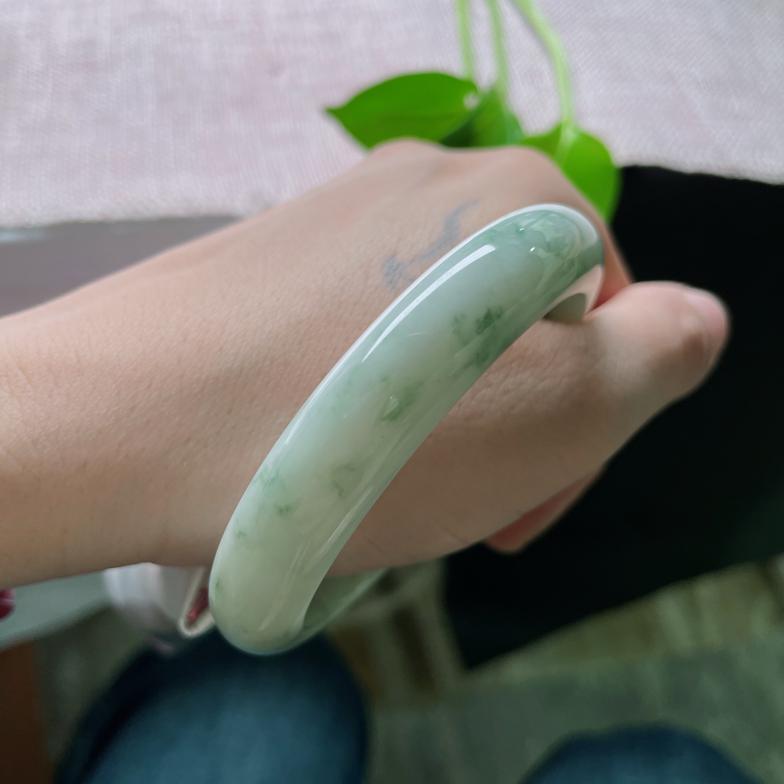 55.8/11.9/8.2飘花正圈，水润细腻，优雅大方，棉线..