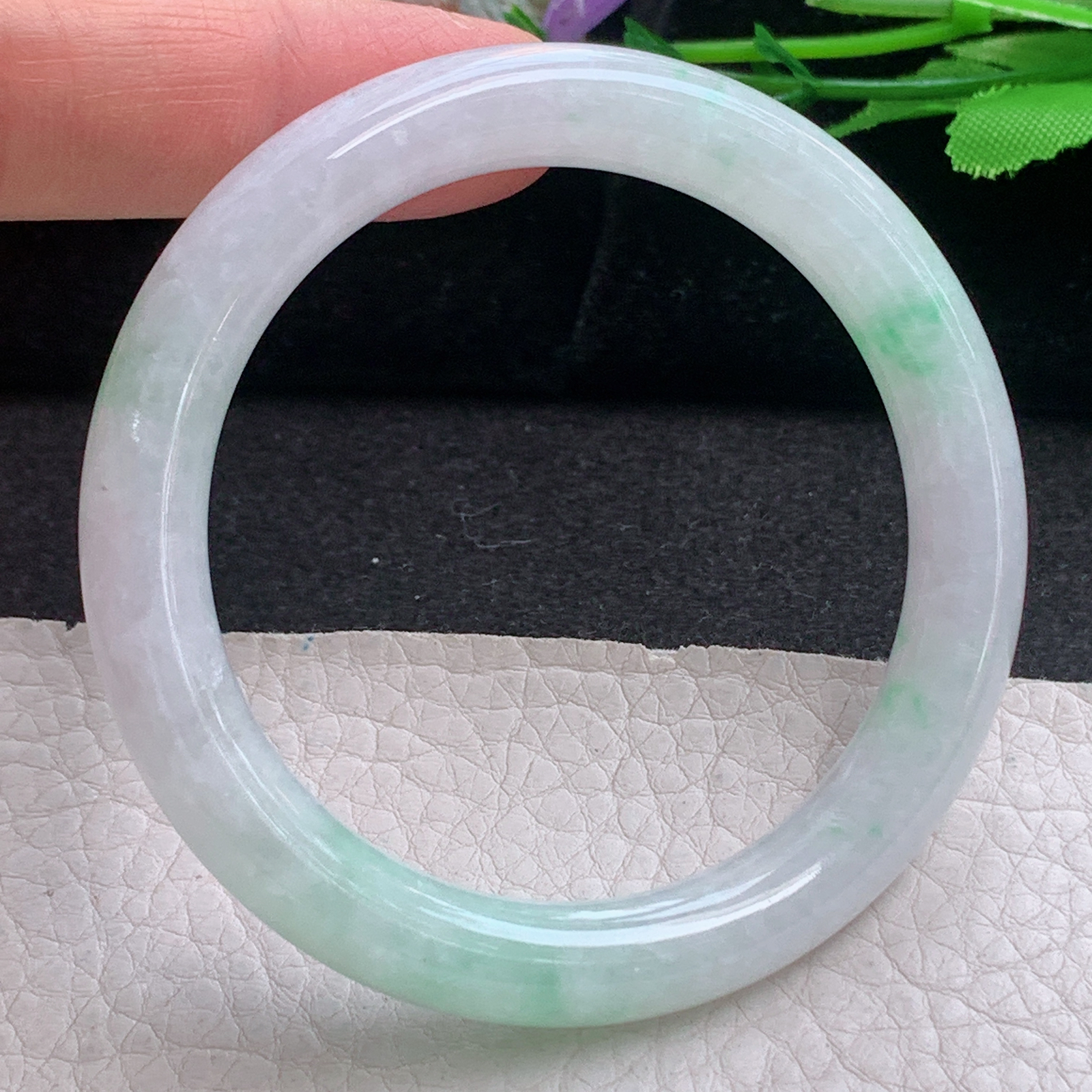 n小圈口52.5*9*8.6美人镯 天然缅甸翡翠a货手镯飘绿花水润圆条玉镯子