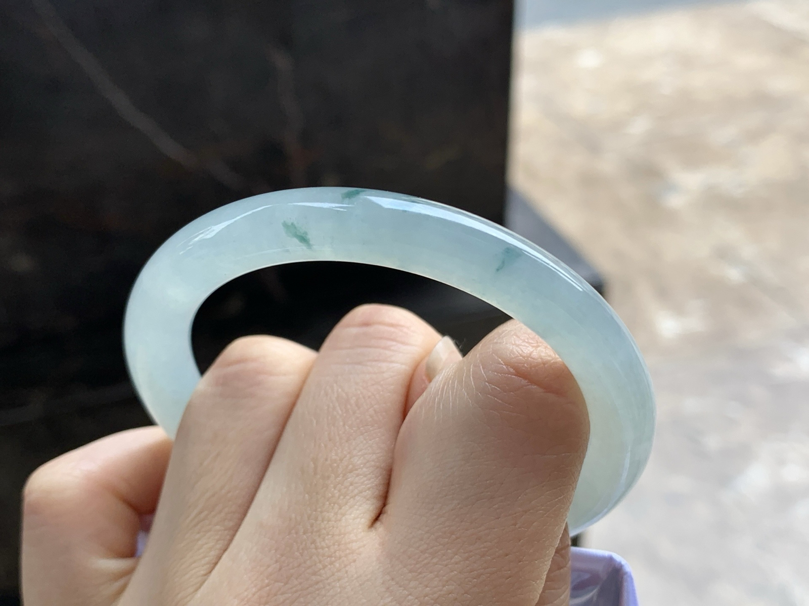 54.5-8.4

冰飘花圆条手镯^_^水润清新