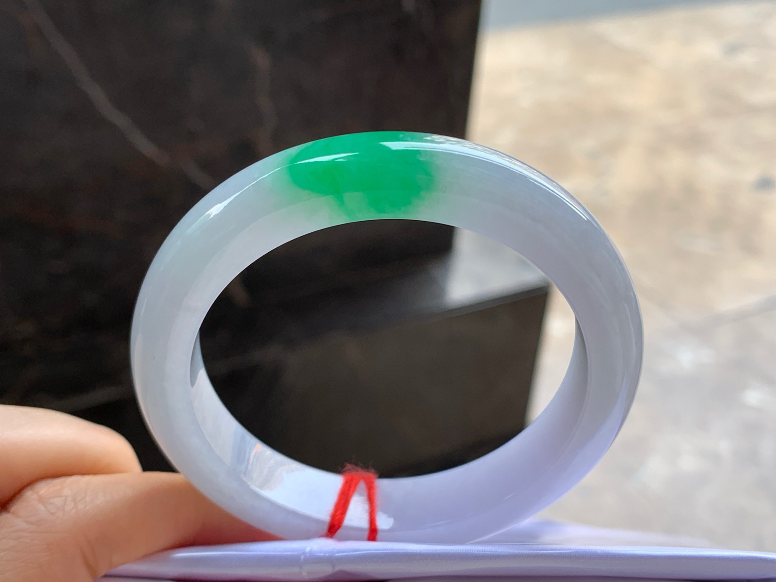 57-12.5-9

带色手镯^_^玉质温润 颜色鲜艳