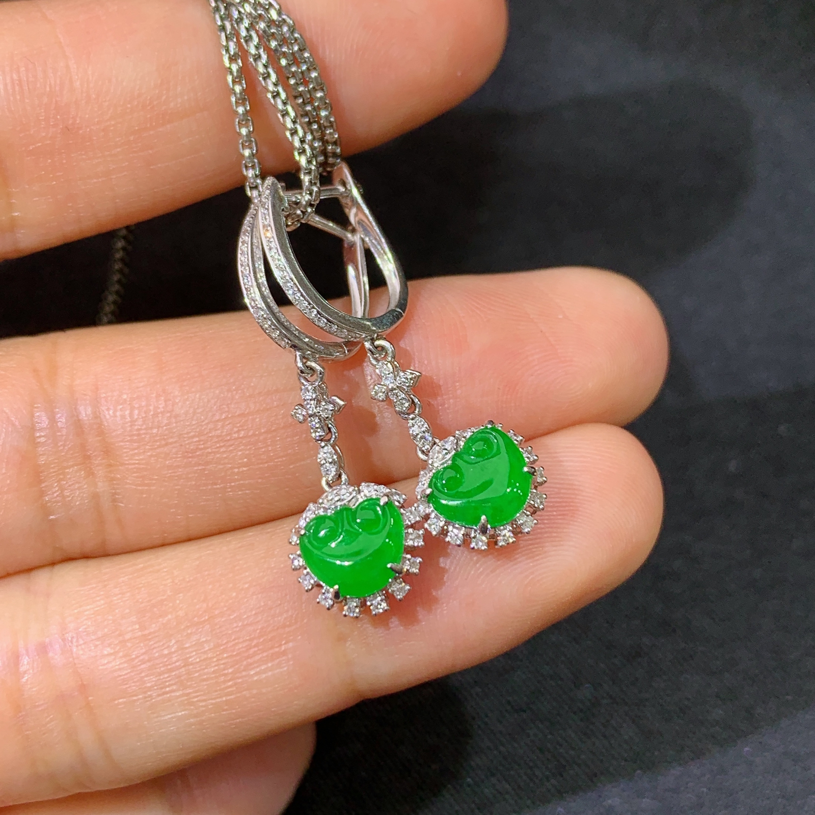 冰阳绿如意耳坠，18k金镶嵌，款式新颖，冰润色阳，种水足，Cr 尺寸4.7*6*2