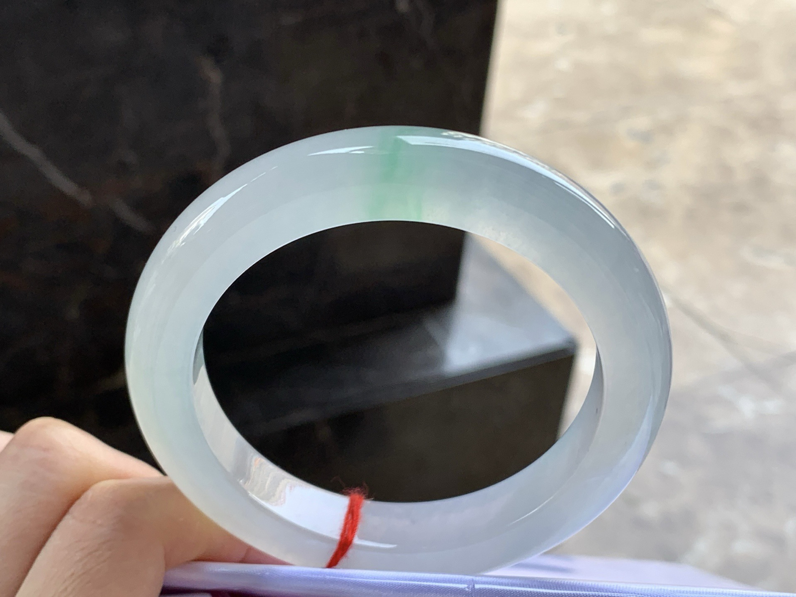 59-12-10

冰种飘绿手镯^_^种水冰透