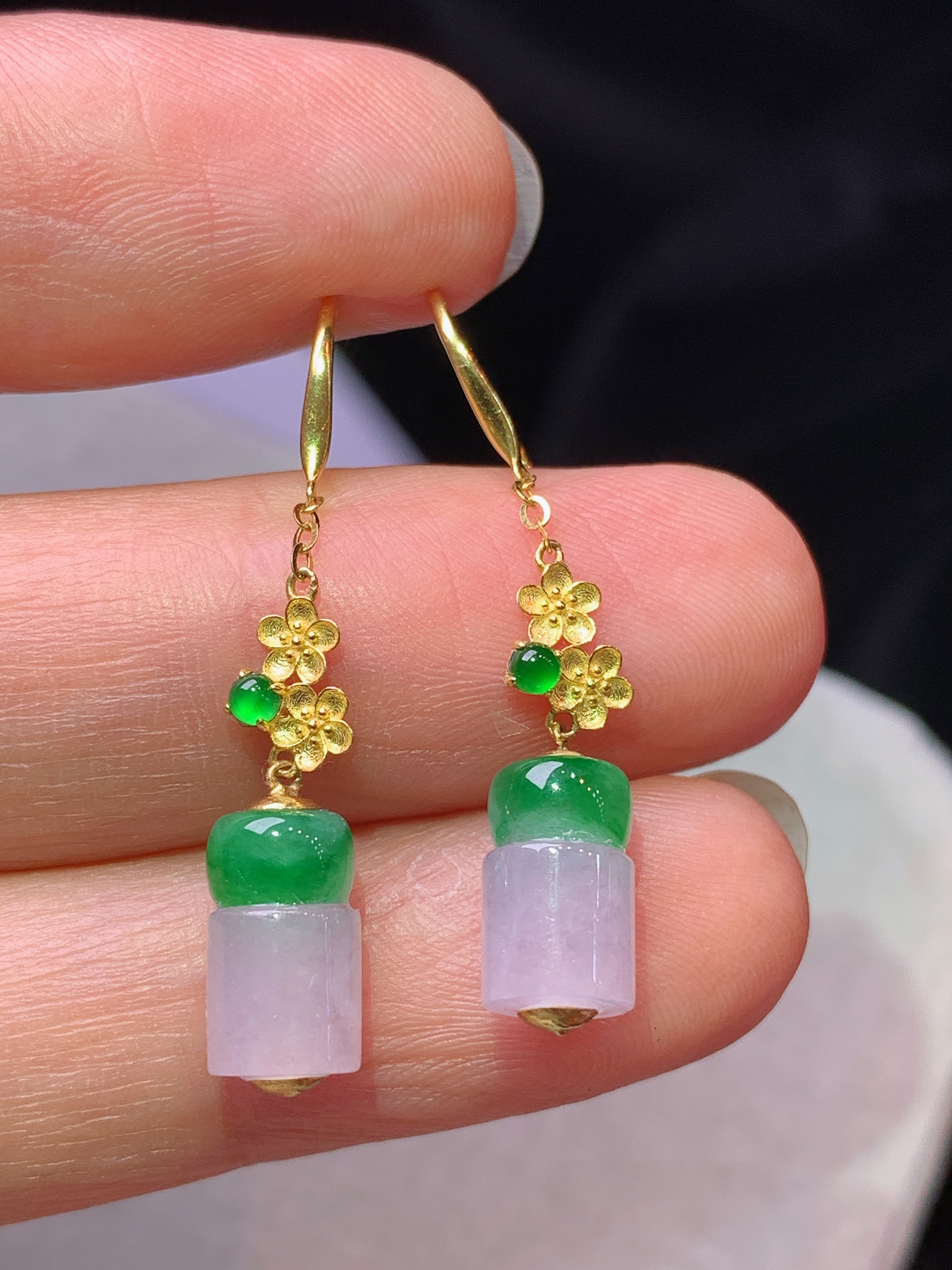 18k金镶嵌冰淡紫罗兰玉柱耳坠 玉质细腻 色泽艳丽清新 水润亮眼 整体尺寸33.6*9.5*5.6e