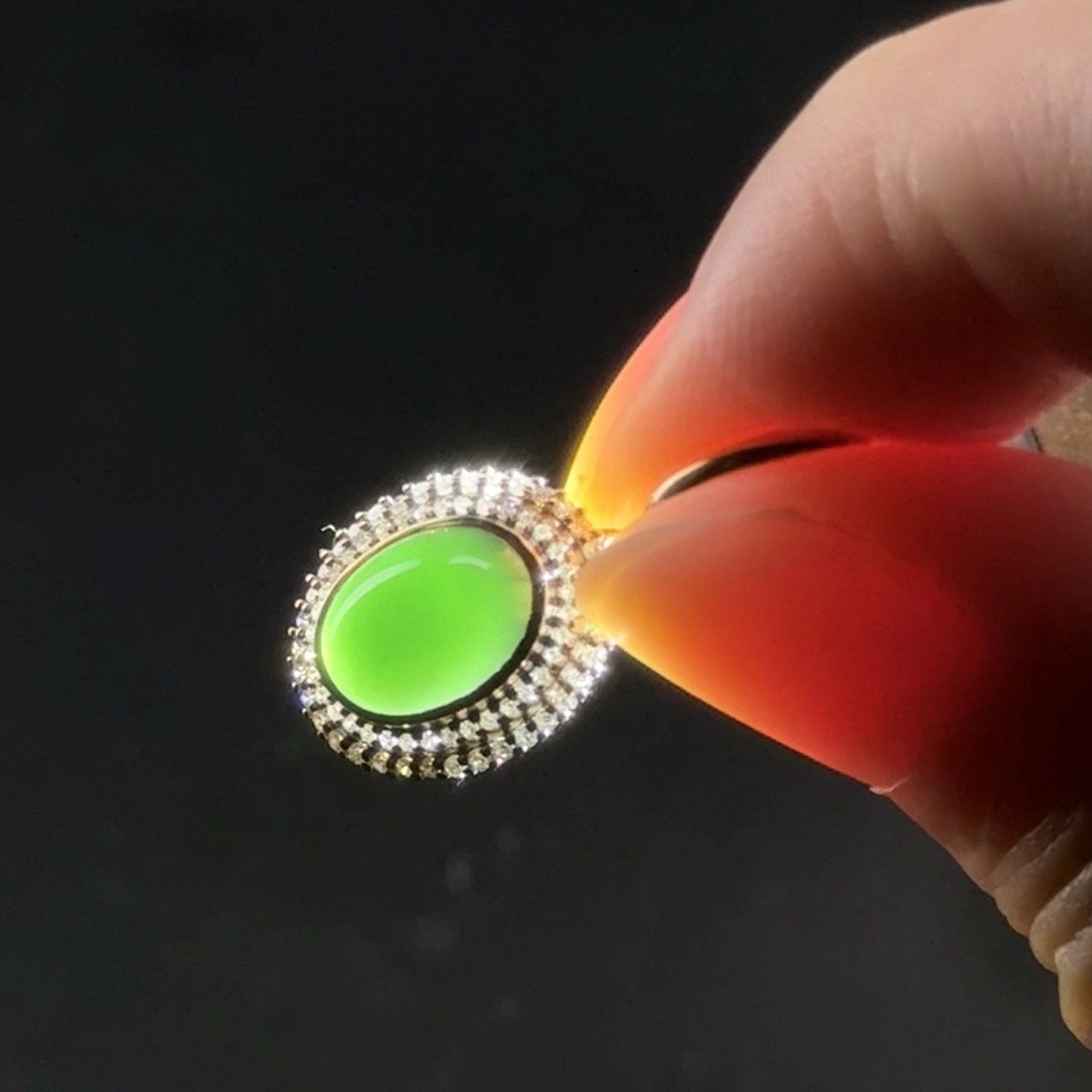 18k墨翠蛋面耳坠 满钻豪镶 打灯通透 油性十足 尺寸14.1