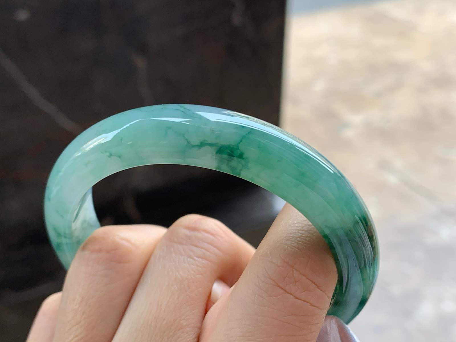 56.5-12.6-7.9

飘花手镯^_^玉质温润