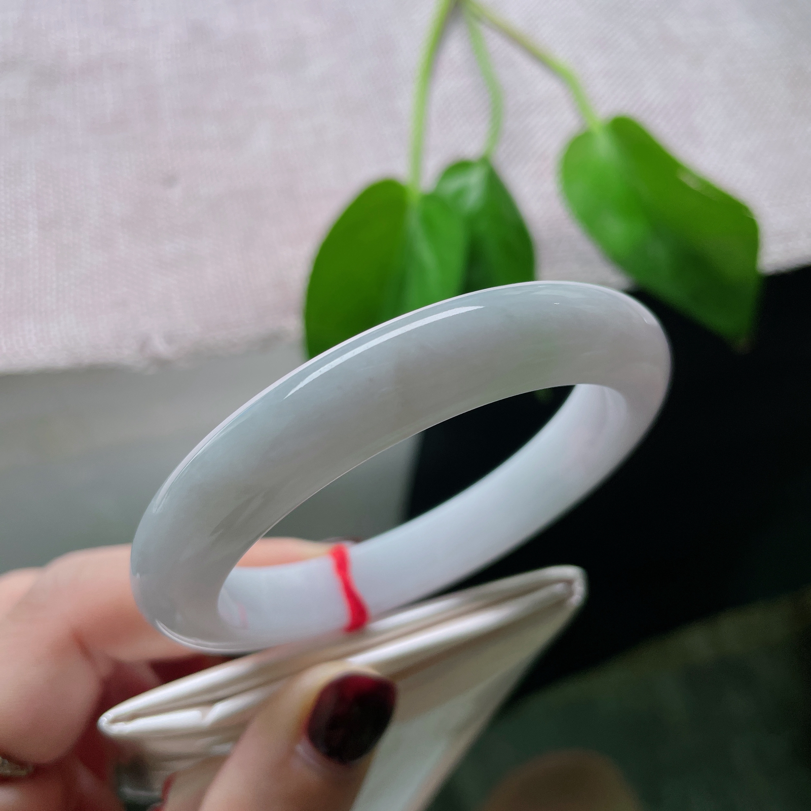 54.6/10.6/8，粉紫正圈，质地温润细腻，干净，素丽清秀，一点皮纹不显..