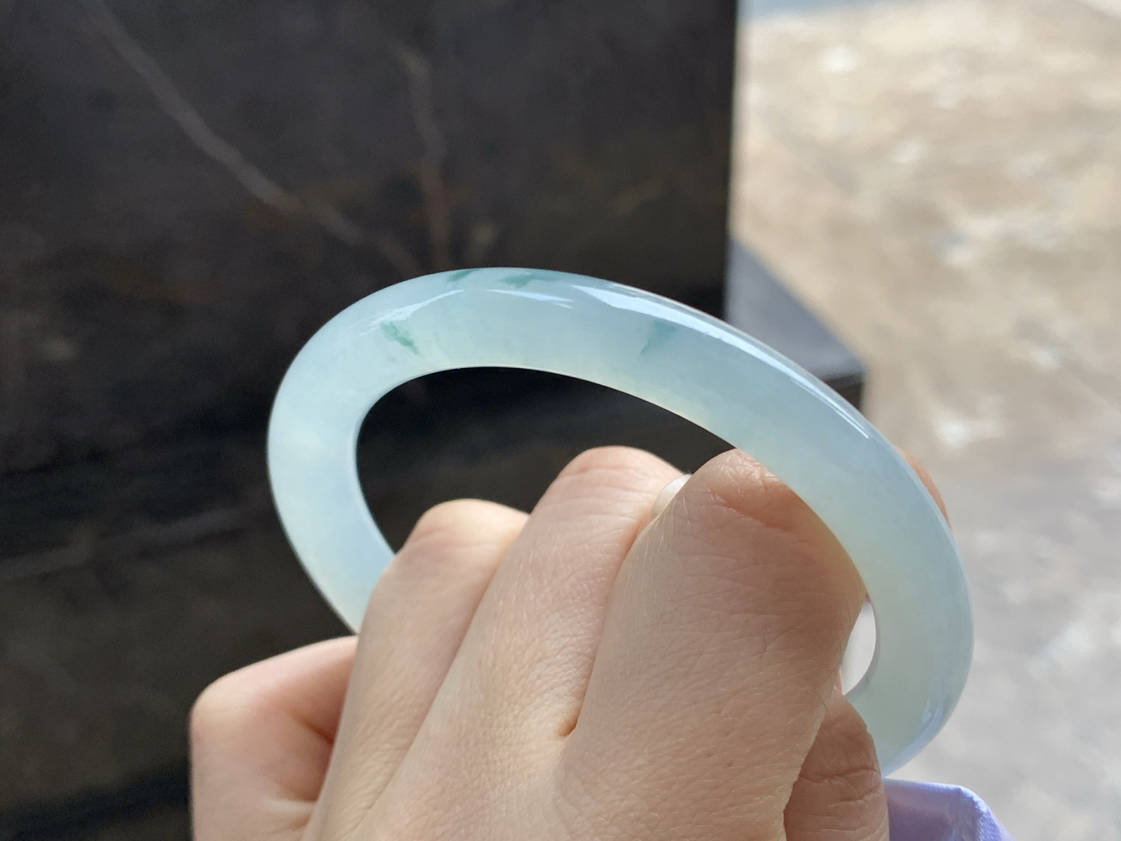 54.5-8.4

冰飘花圆条手镯^_^水润清新