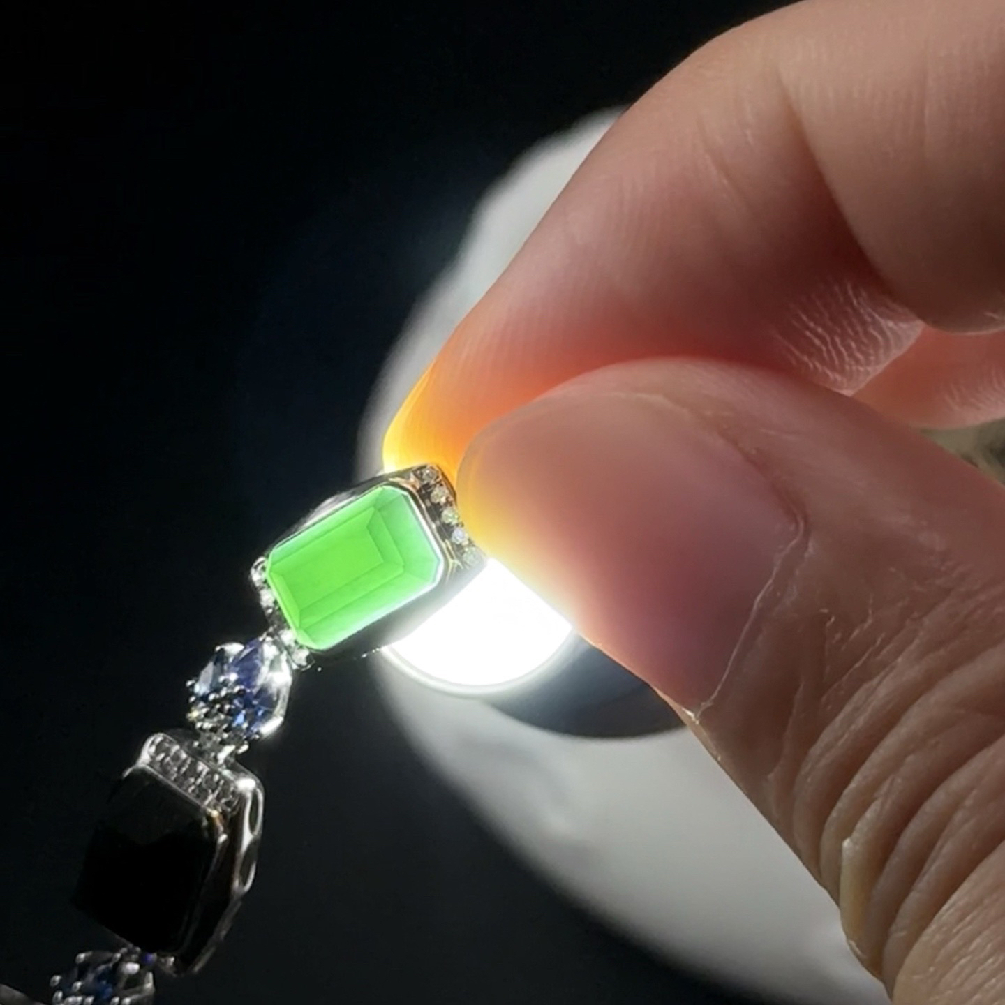 精品18k墨翠项链 种好色正 黑度极好 打灯通透 油性十足  尺寸10.5