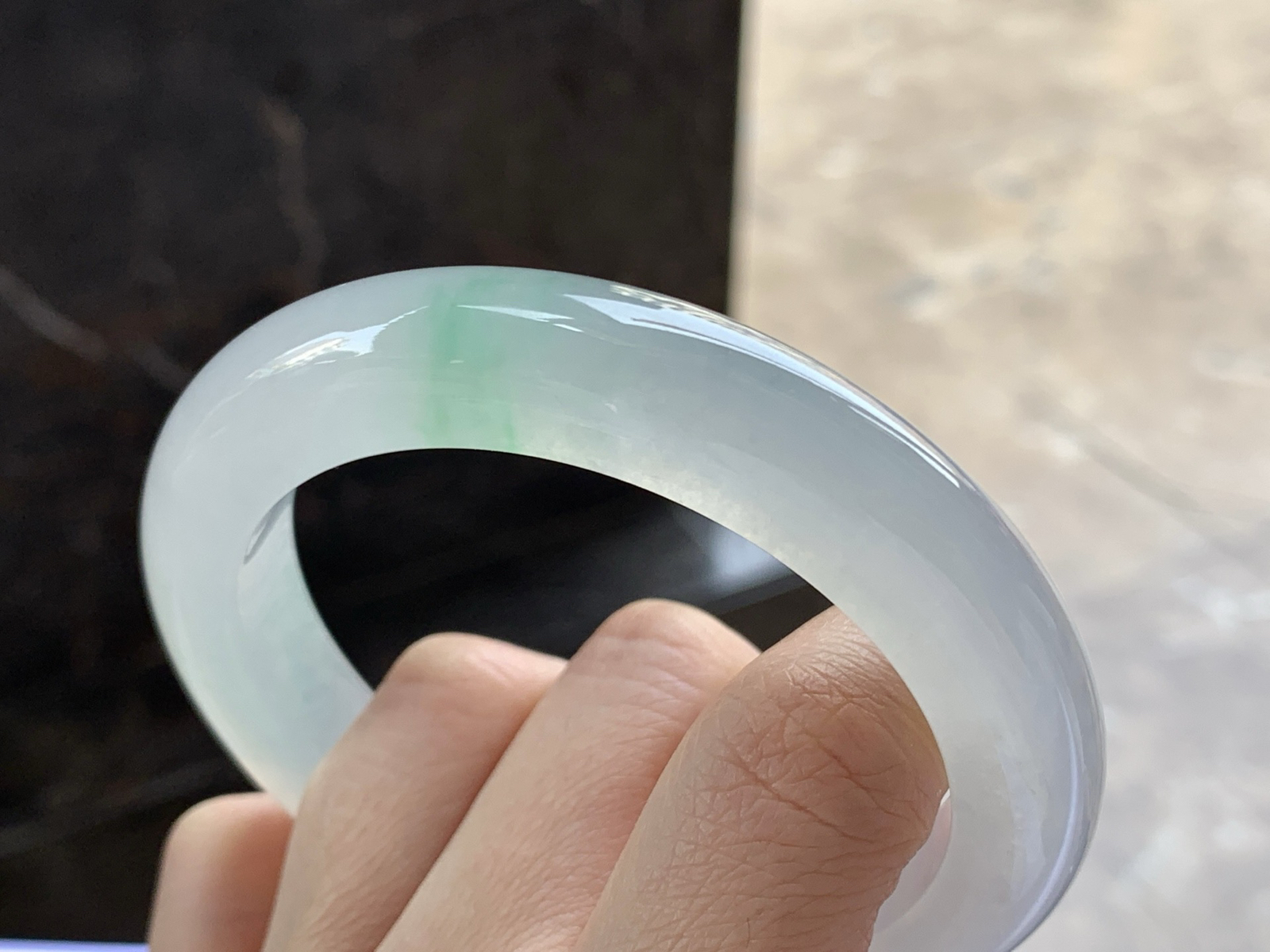 59-12-10

冰种飘绿手镯^_^种水冰透