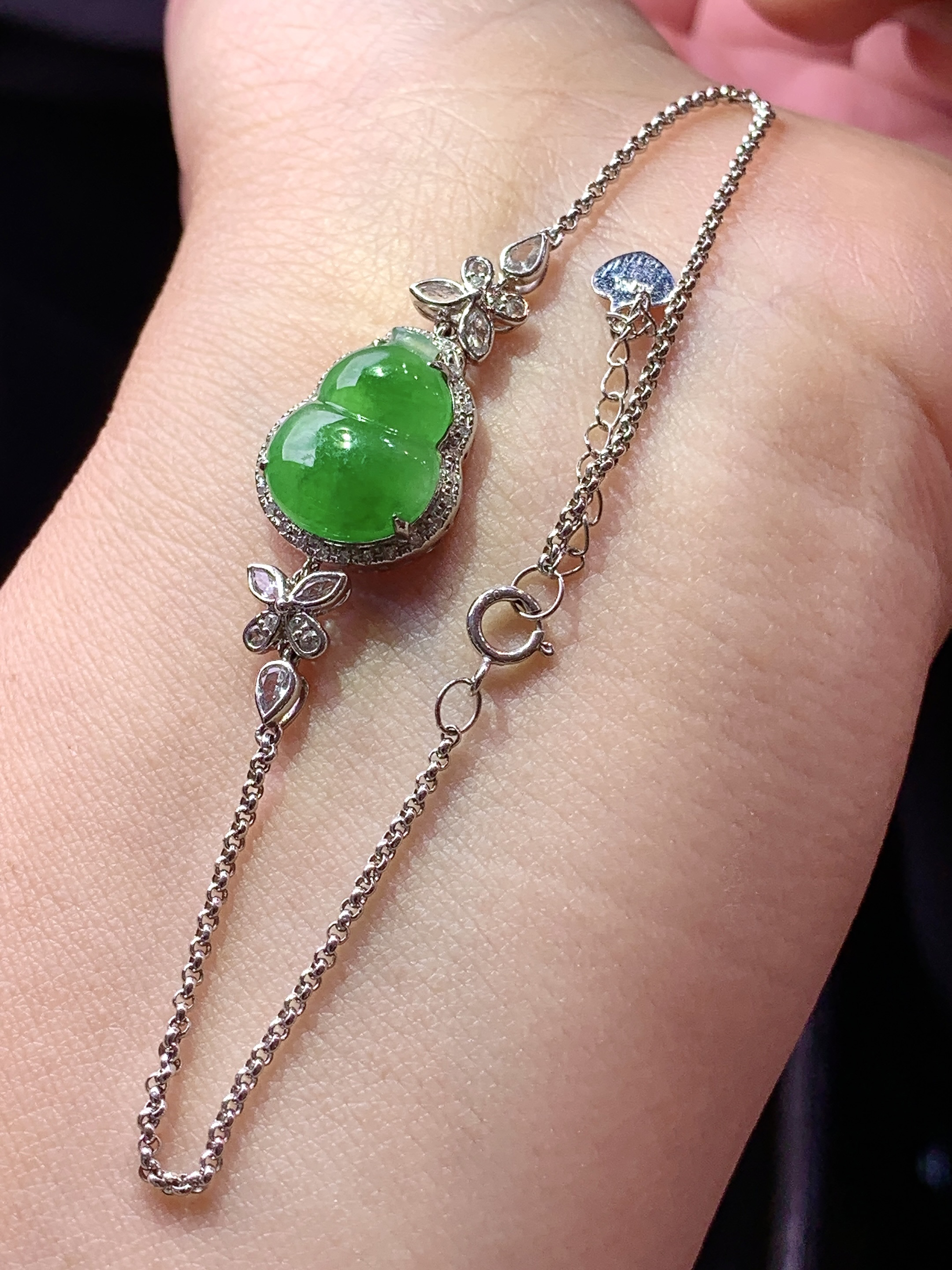 18k金钻镶嵌满绿葫芦手链 玉质细腻 色泽艳丽清新 水润亮眼 整体尺寸160*12.3*5.5c1