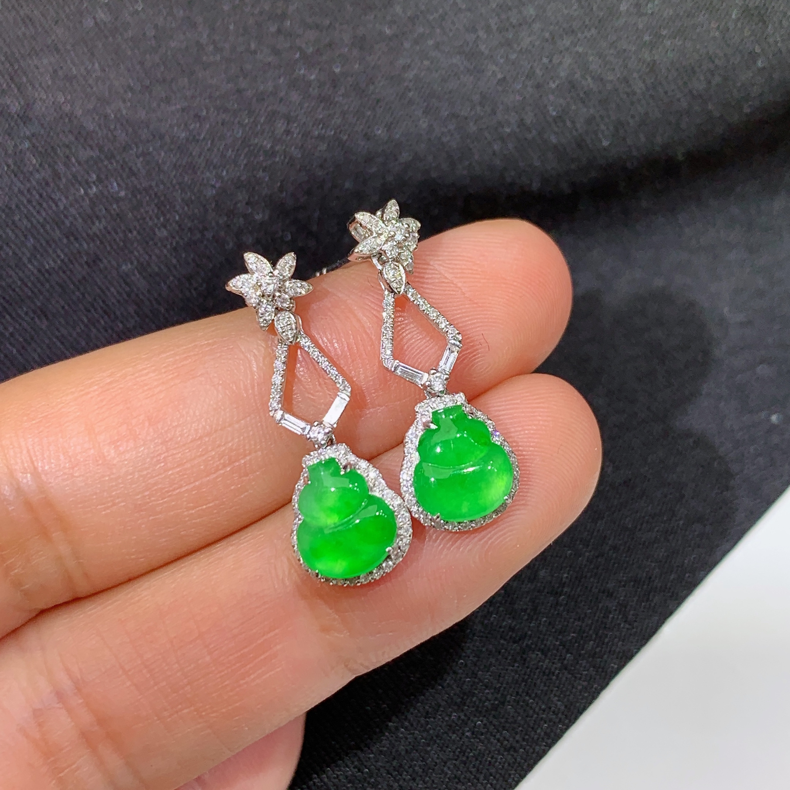 冰阳绿葫芦耳坠，18k金镶嵌，简约时尚，冰润色阳，种水足，Wx 尺寸7*6.1*2