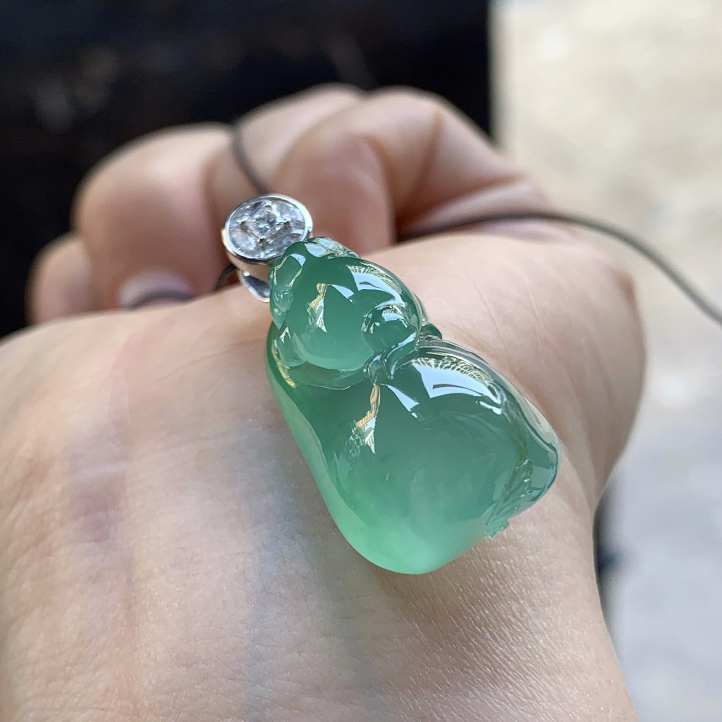 金扣冰晴绿钱袋吊坠^_^饱满 颜色好看 胶块儿