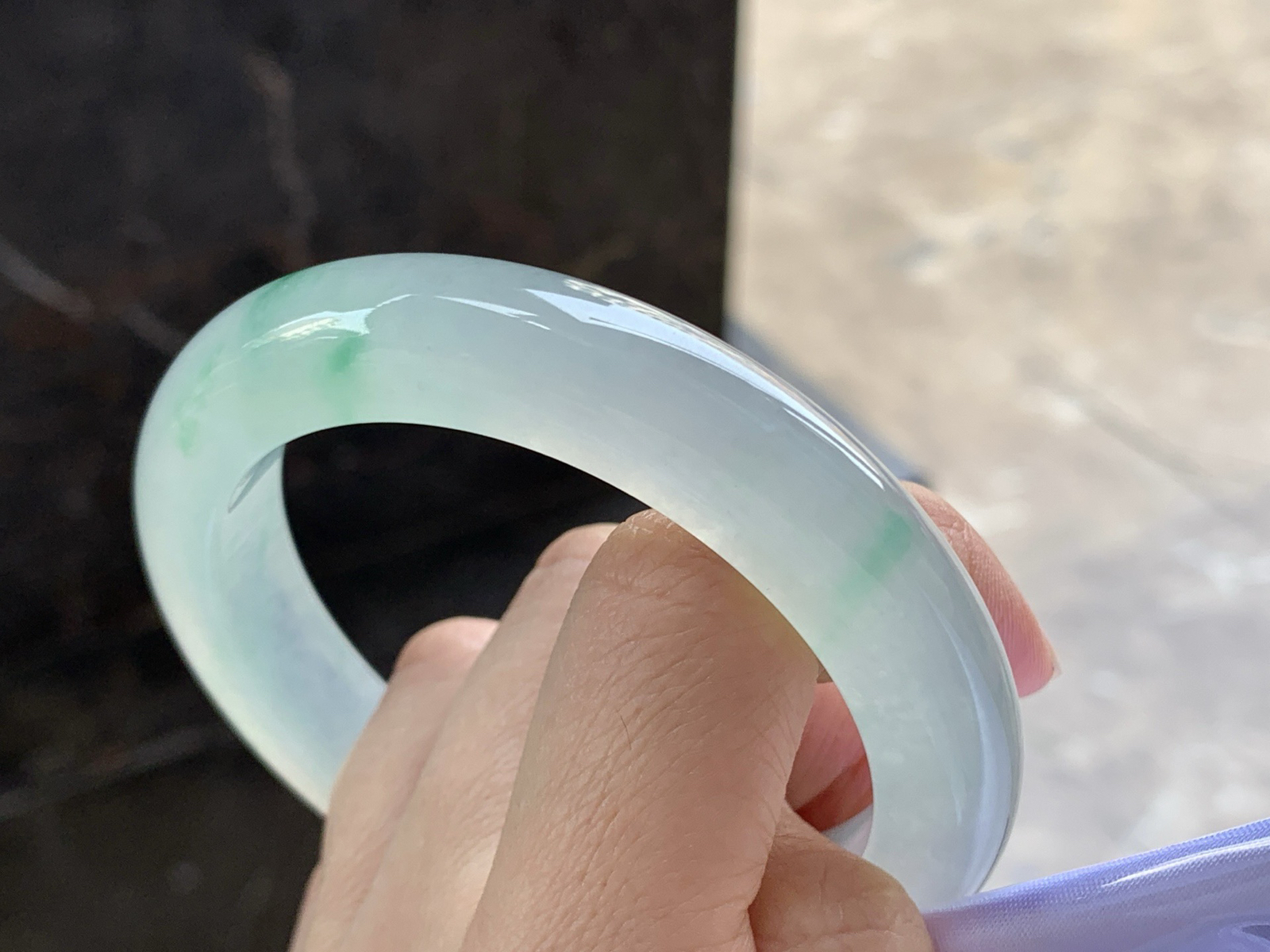 57-12-9.8

高冰飘绿手镯^_^种水好