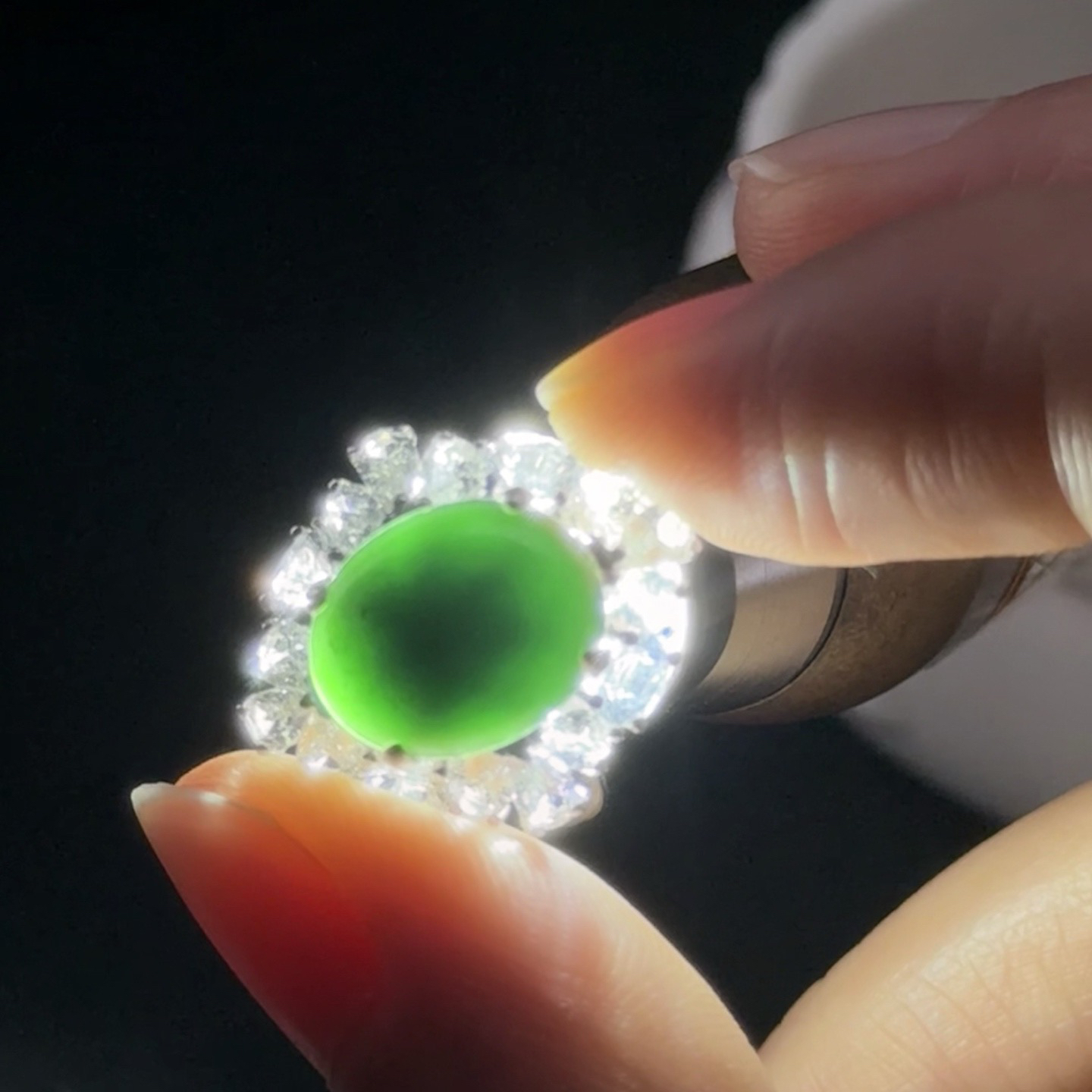 精品18k墨翠女戒 种好色正 黑度极好 打灯通透 油性十足  尺寸20.3