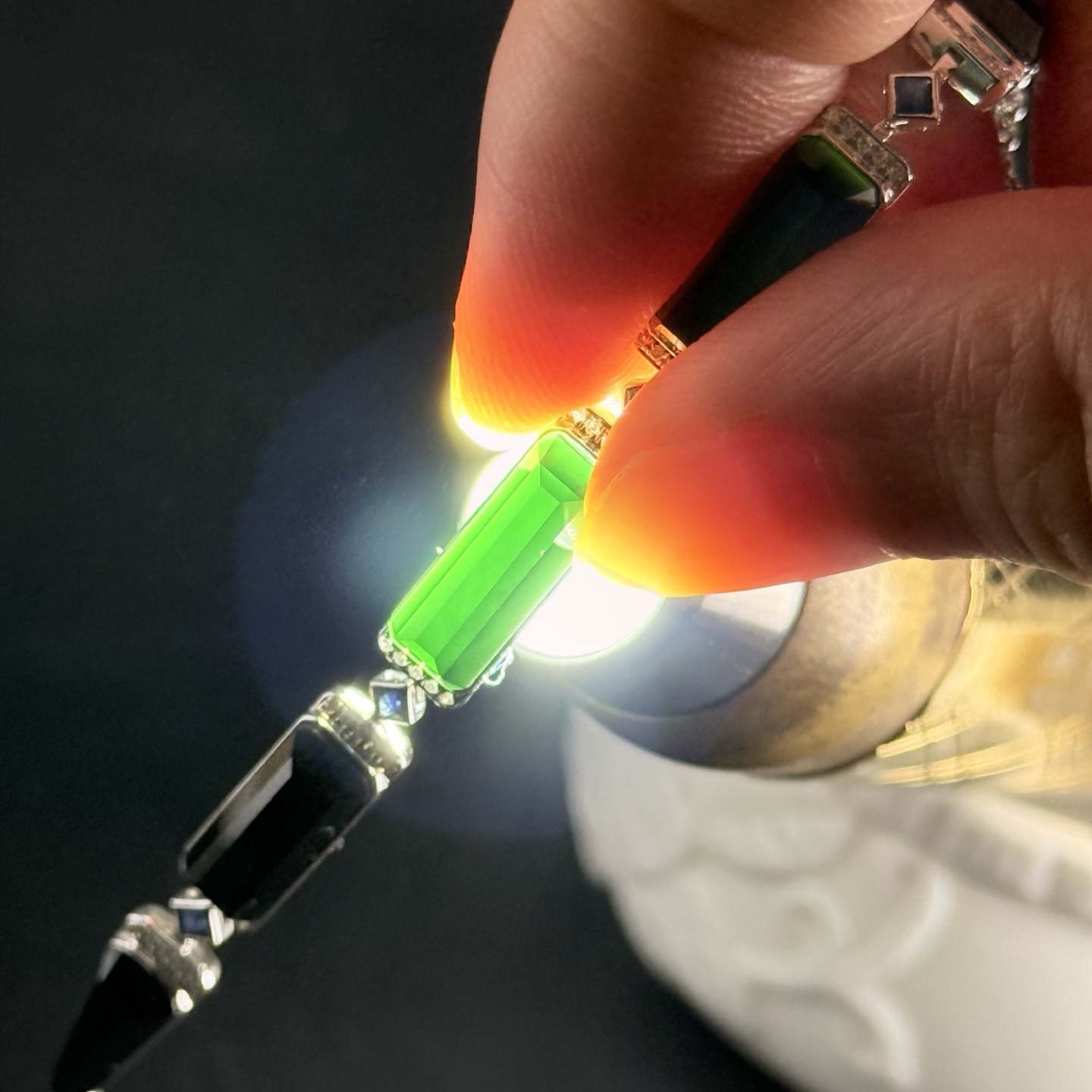 精品18k墨翠手链 种好色正 黑度极好 打灯通透 油性十足  尺寸13.5