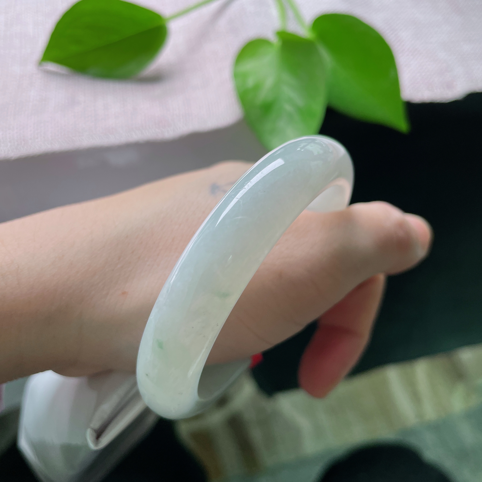 56.4/12.7/8淡绿底正圈，水润细腻，清馨，温柔大方，皮纹..