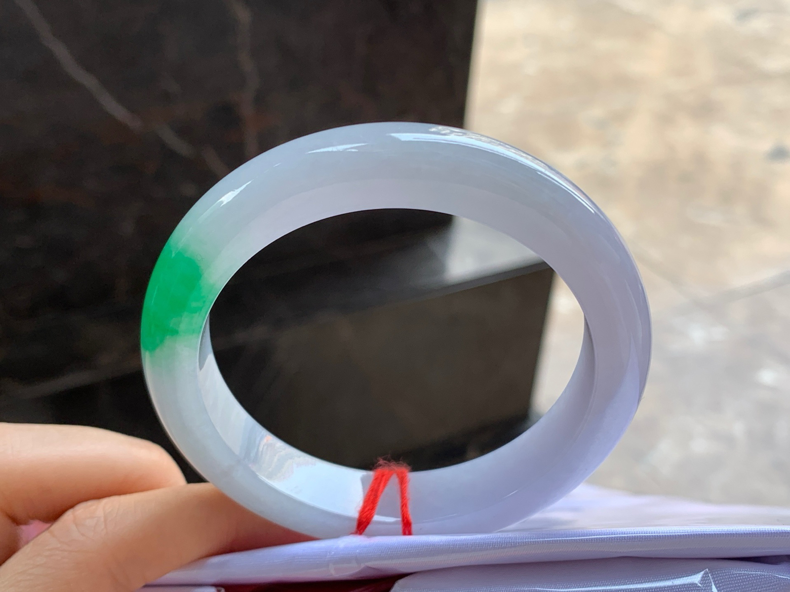 57-12.5-9

带色手镯^_^玉质温润 颜色鲜艳