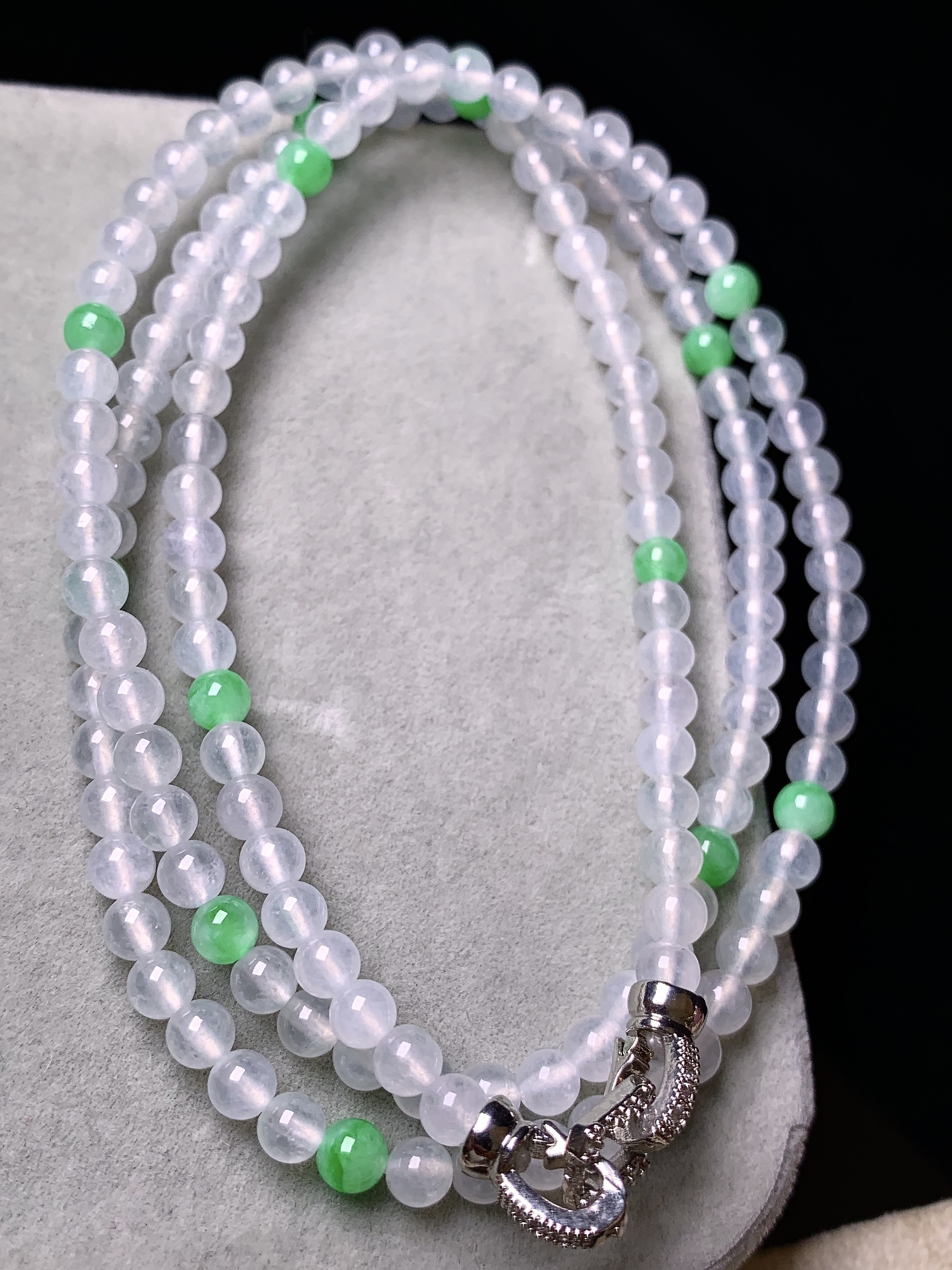 冰种圆珠项链 玉质细腻 色泽艳丽清新 水润亮眼 整体尺寸4b7