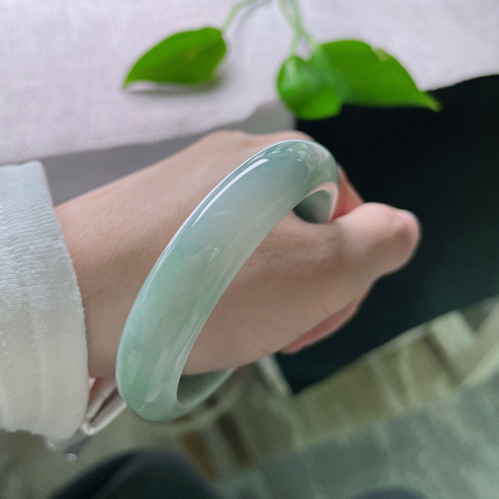 55.1/12.9/7.9飘色正圈，水润细腻，晕染意境感，一点皮纹..