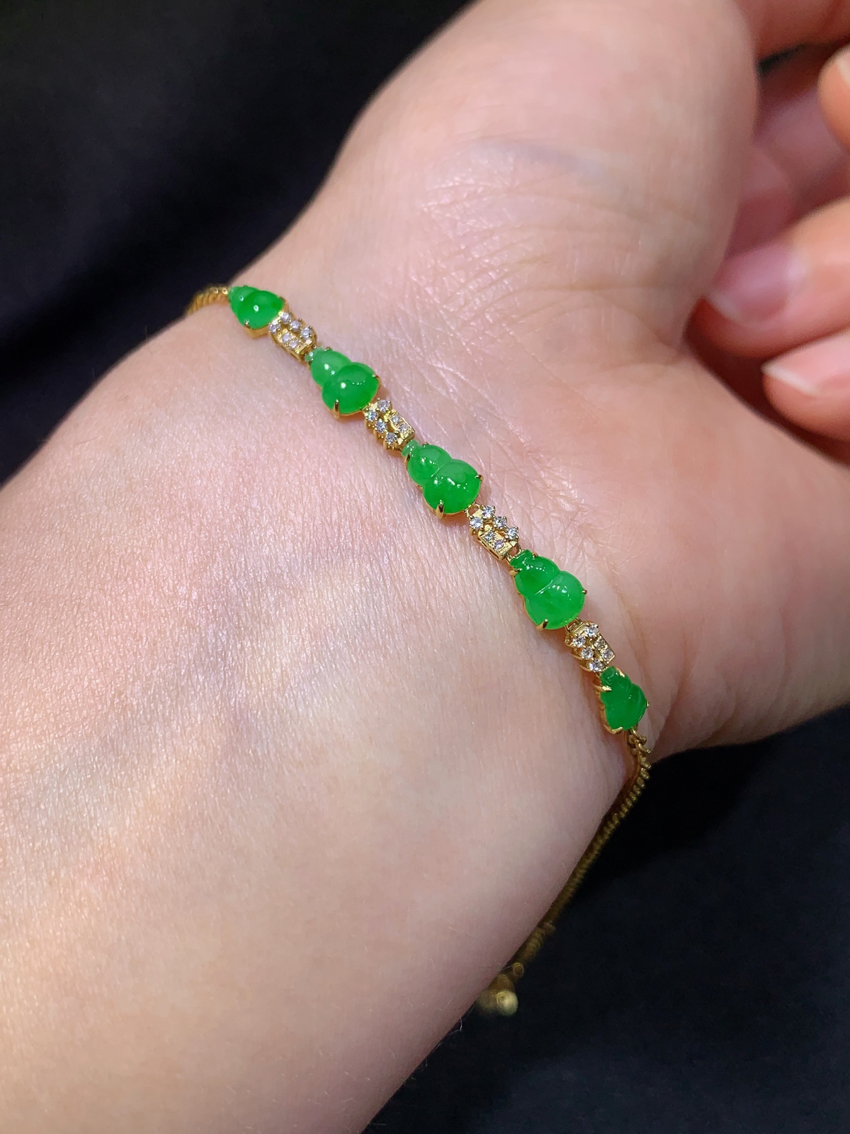 冰阳绿葫芦手链，18k金镶嵌，款式精美，冰润色阳，种水足，Wx 尺寸5.5*3.8*1