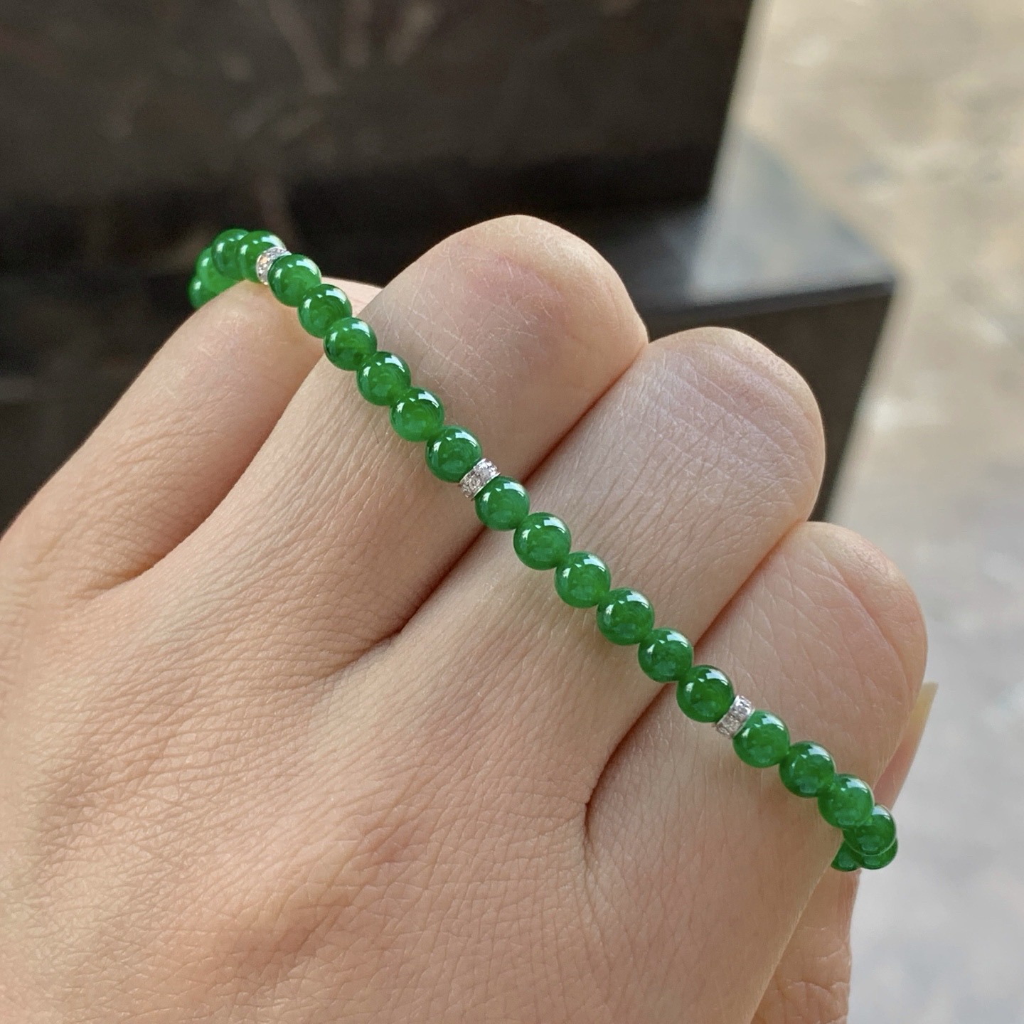 辣绿色手串^_^鲜艳 种色好 金钻镶嵌