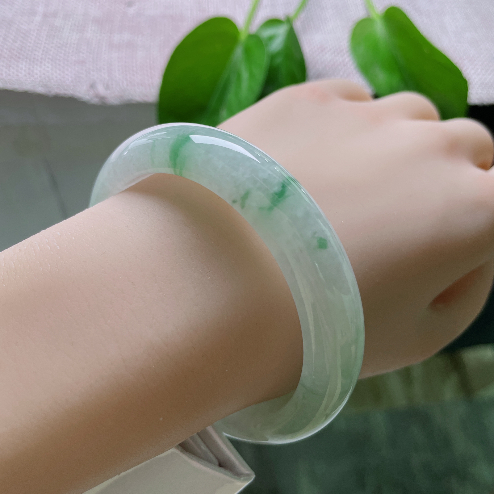 57/12.2/8.6，飘花正圈，质地清爽，种老，春水碧于天，青山藏云间..